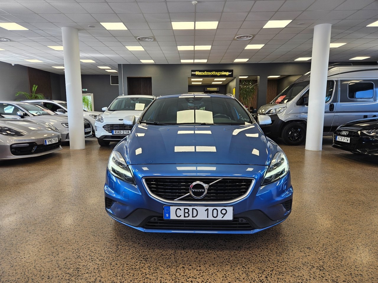 Volvo V40 D2 R-Design 2017, kuva 2/18