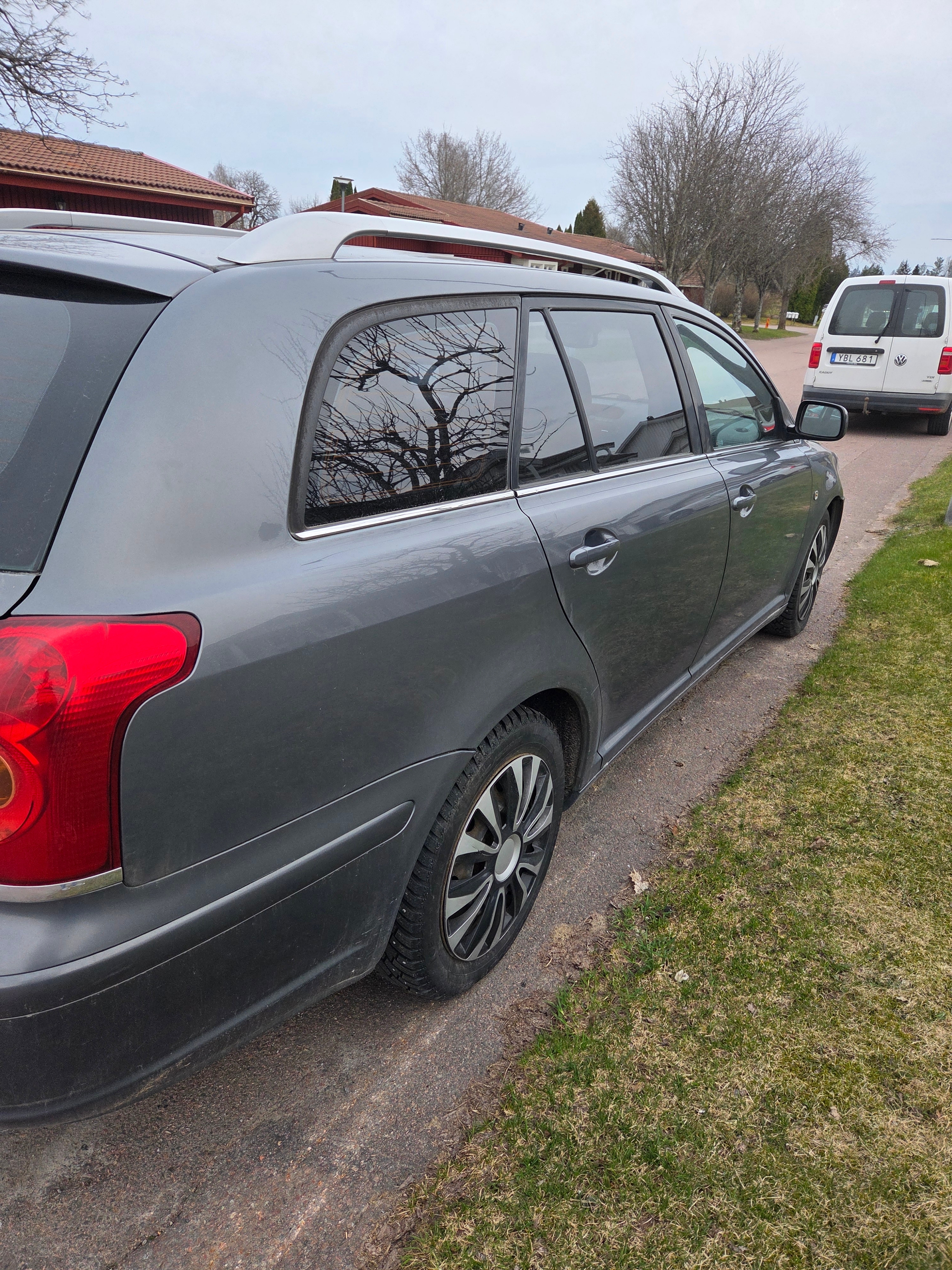 Toyota Avensis 2004, bild 2/8