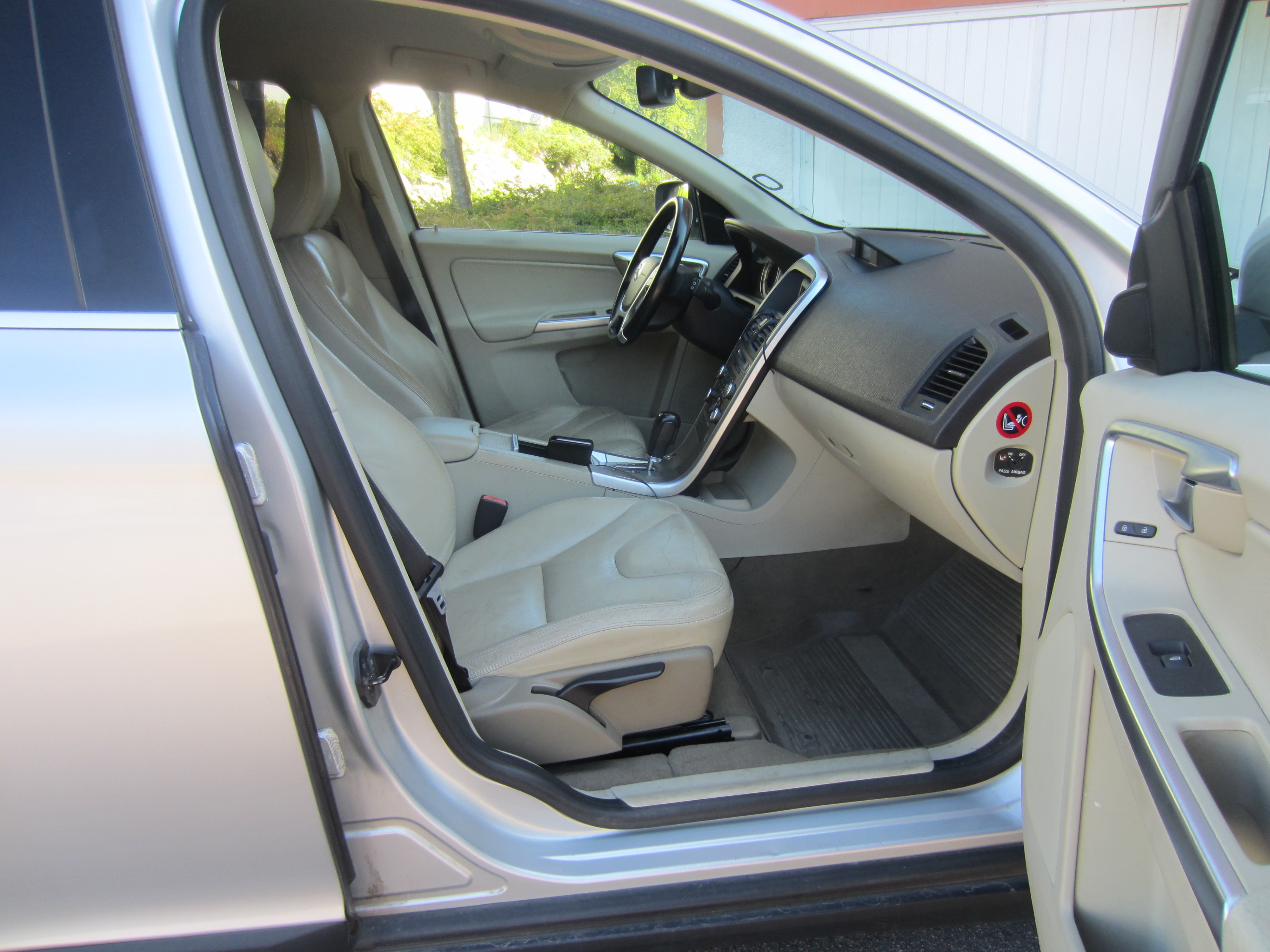 Volvo XC60 D5 AWD Geartronic 2011, kuva 3/10