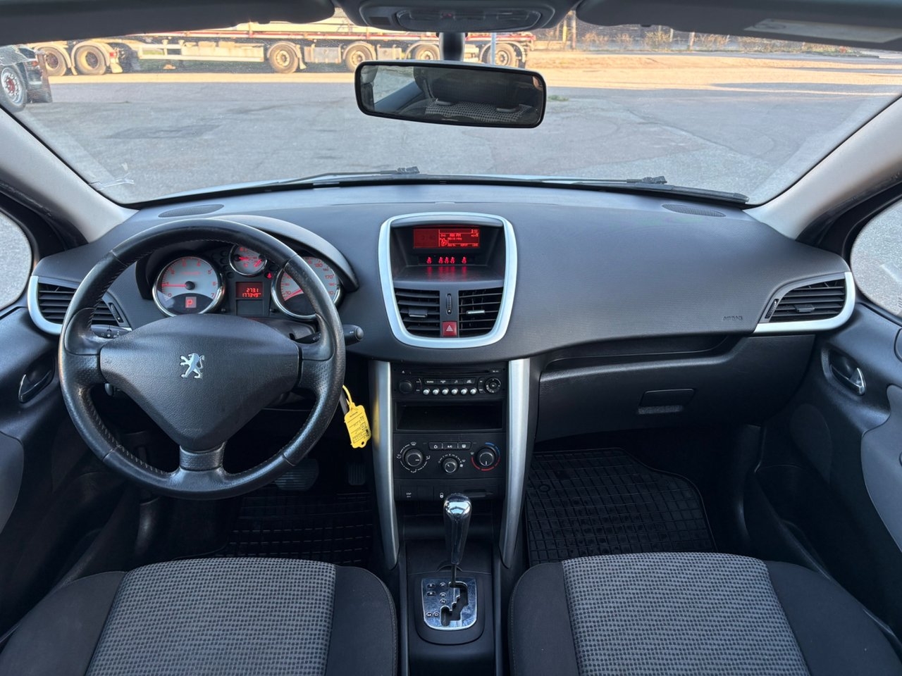 Peugeot 207 2009, bild 7/15