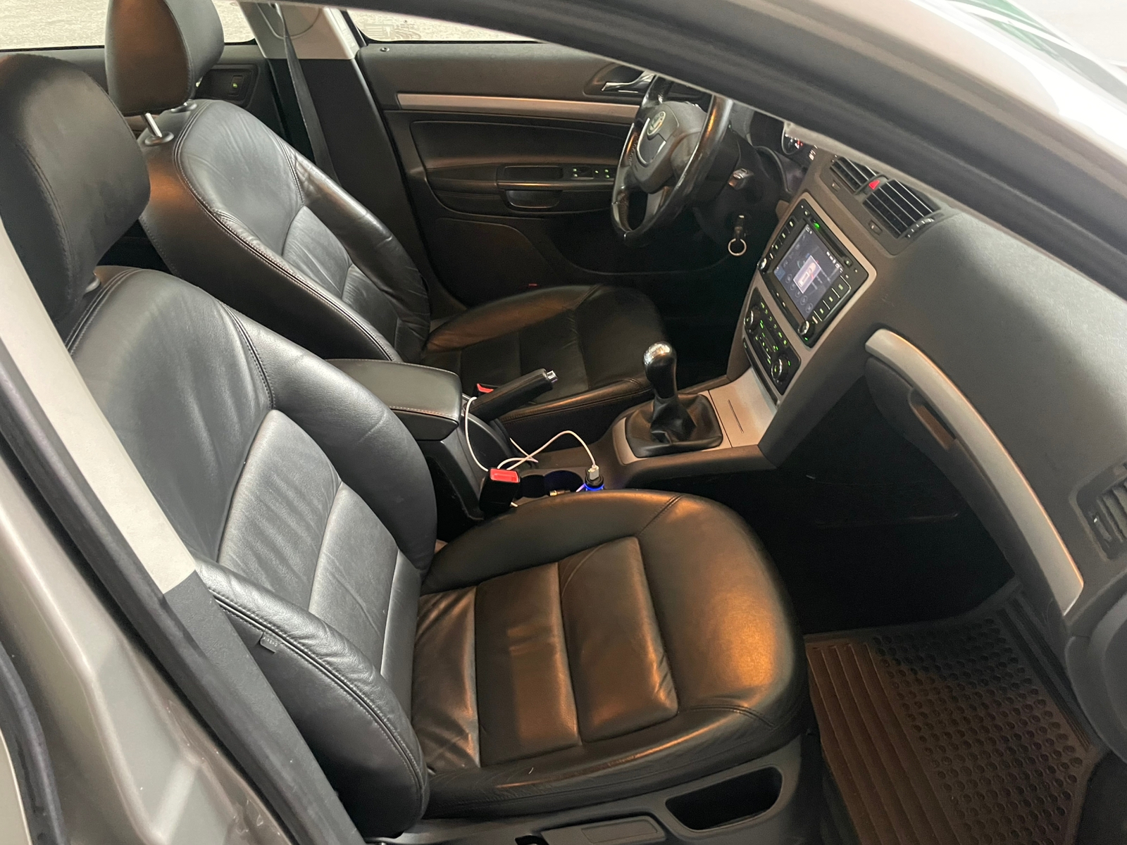 Skoda Octavia 2.0 TDI DPF Manuell 2011, bild 6/10