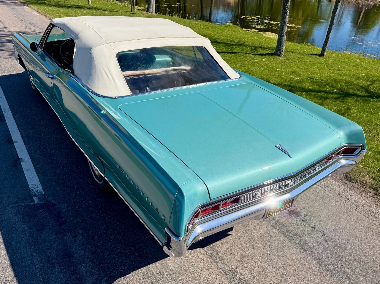 Pontiac Bonneville Convertible 1965, photo 7/23