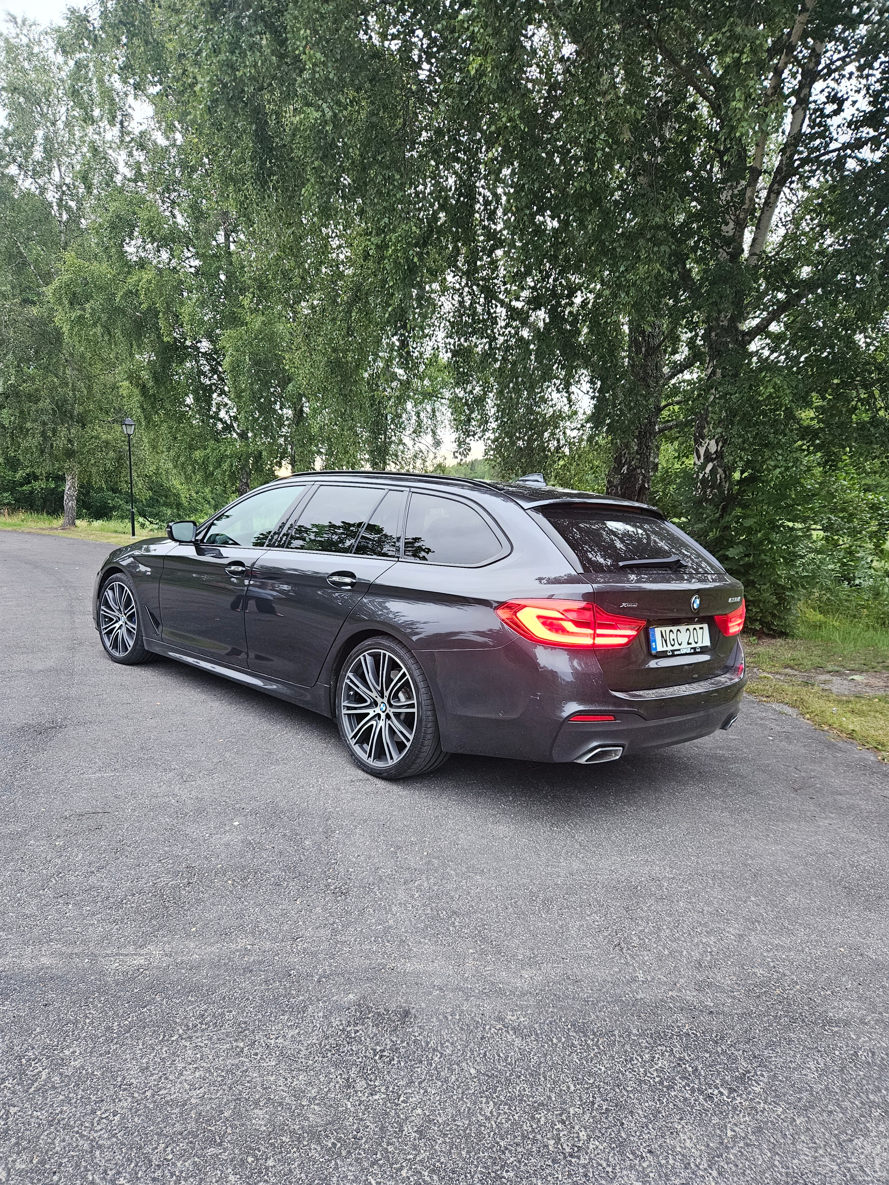 BMW 530 d xDrive Touring Steptronic 2018, bild 3/12