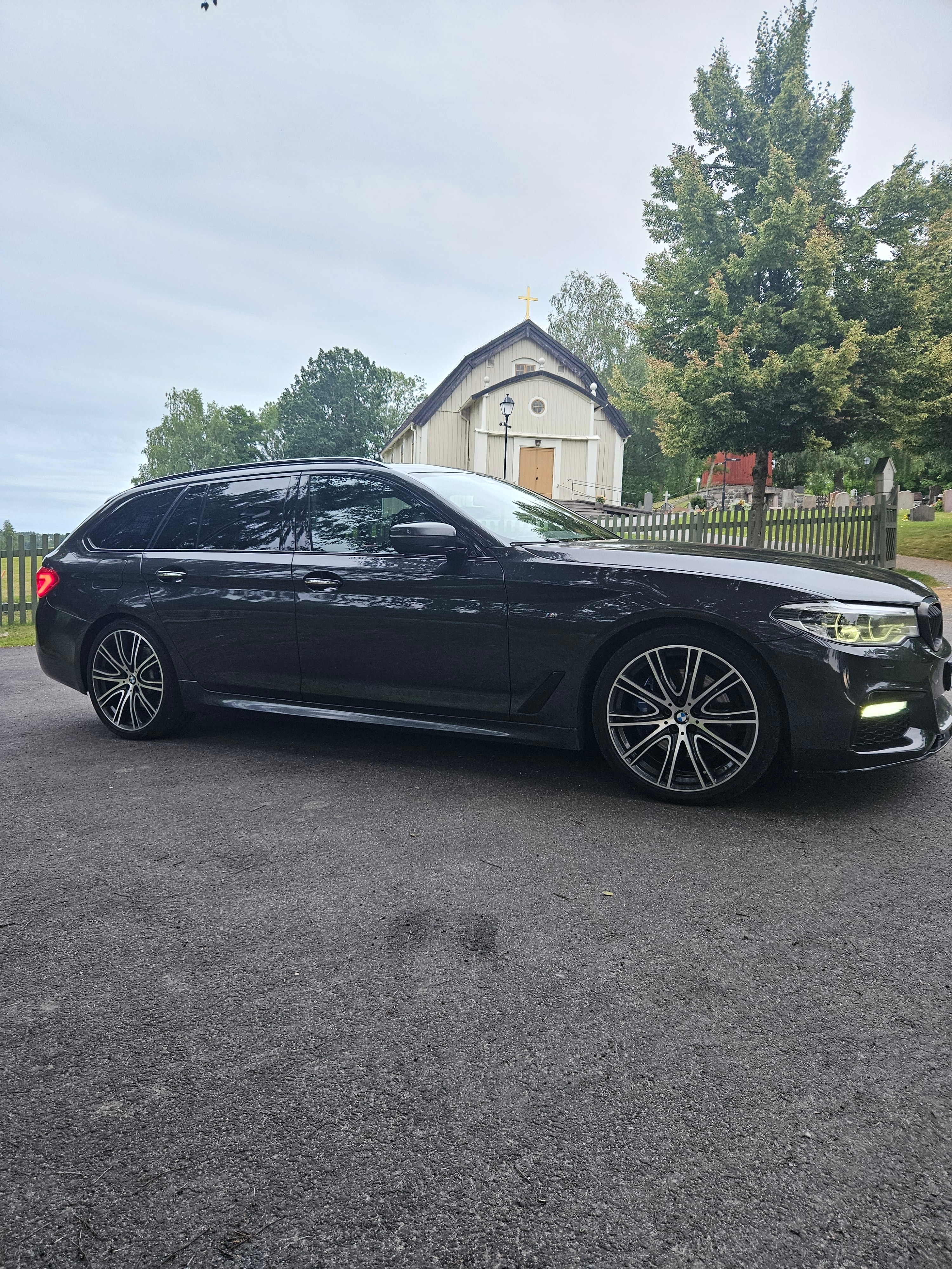 BMW 530 d xDrive Touring Steptronic 2018, bild 2/12