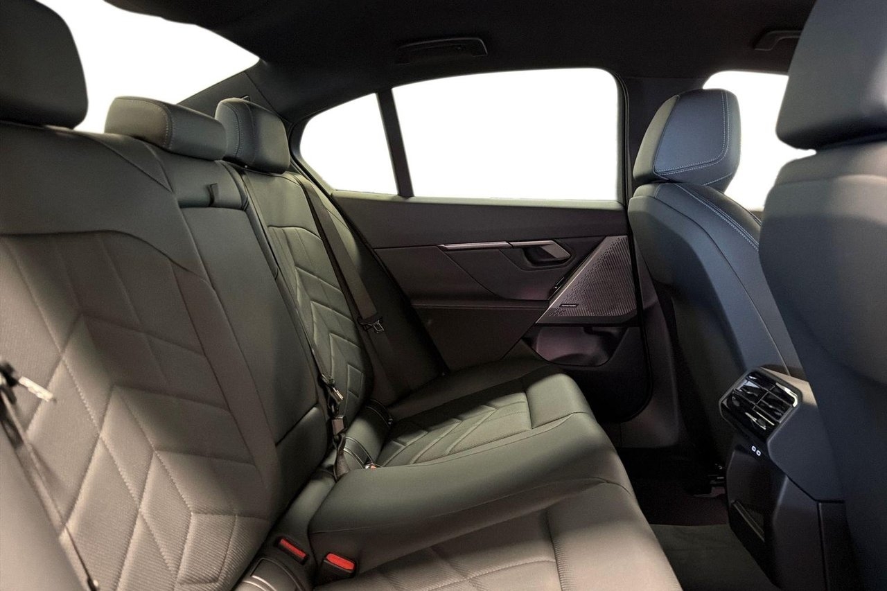 BMW 530 e xDrive M-sport 2025, kuva 7/18