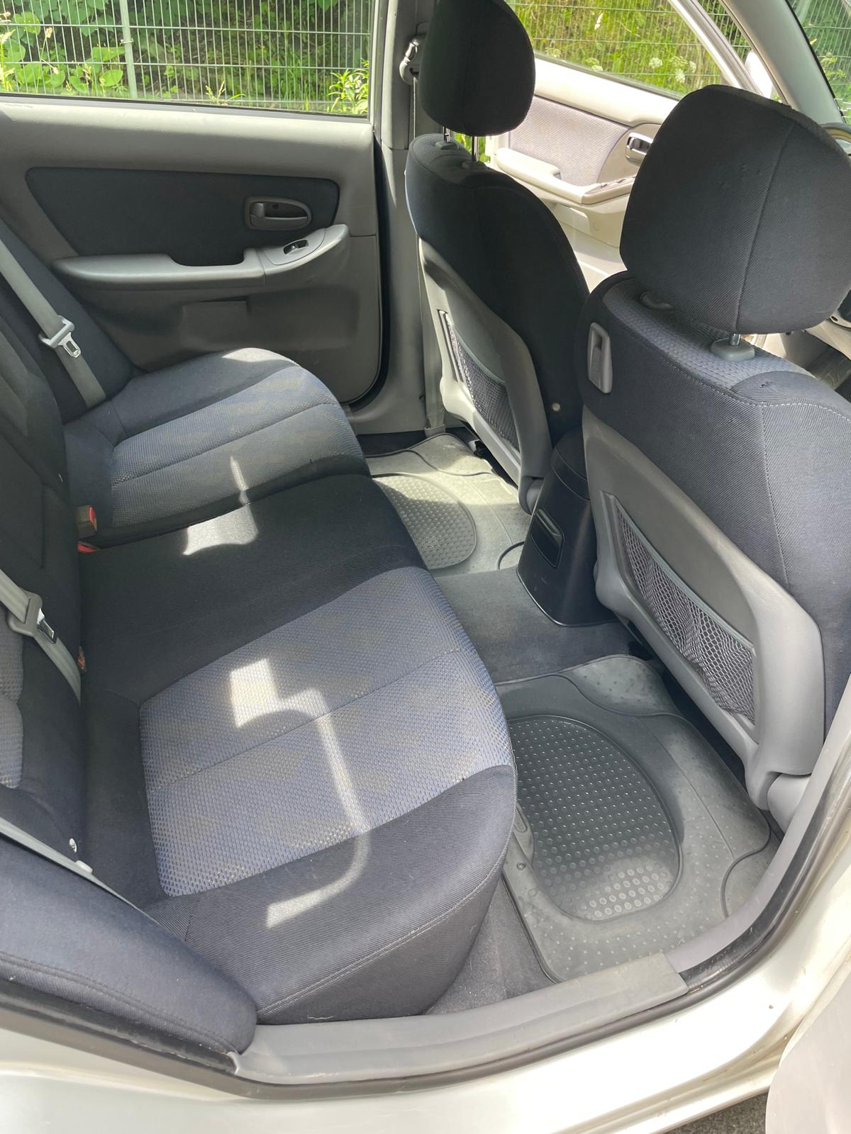 Hyundai Elantra Halvkombi 2.0 Manuell 2004, bild 7/10