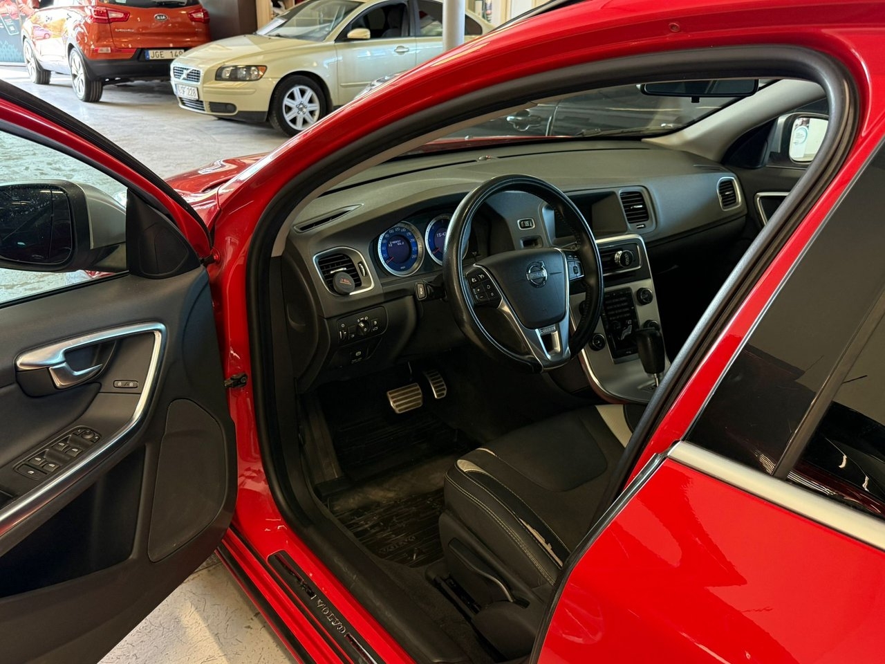 Volvo V60 D2 R-Design Automat 2012, bild 7/17