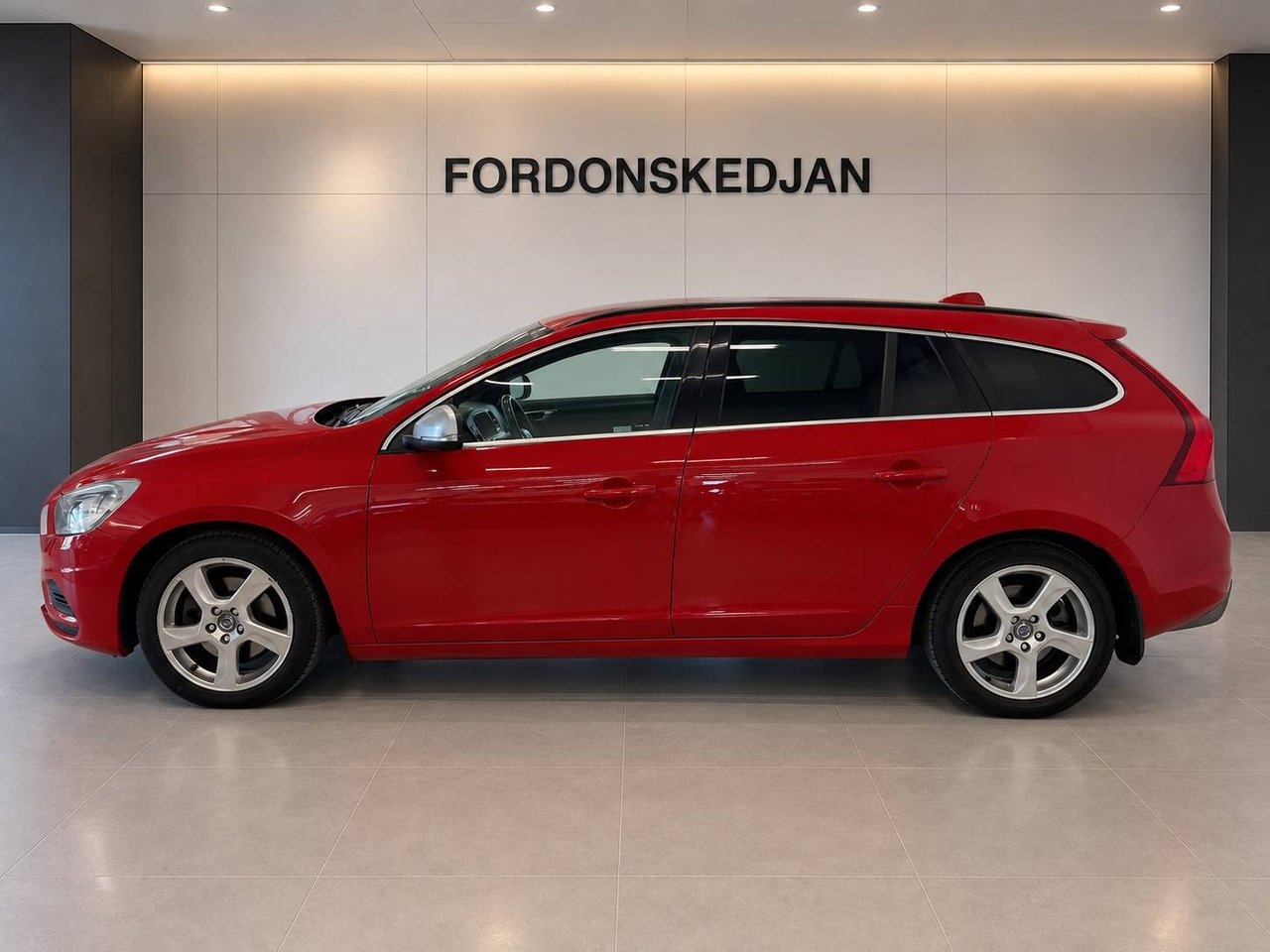 Volvo V60 D2 R-Design Automat 2012, bild 3/17