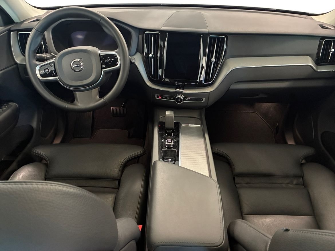 Volvo XC60 T6 Plus Dark Edition 2025, photo 5/10