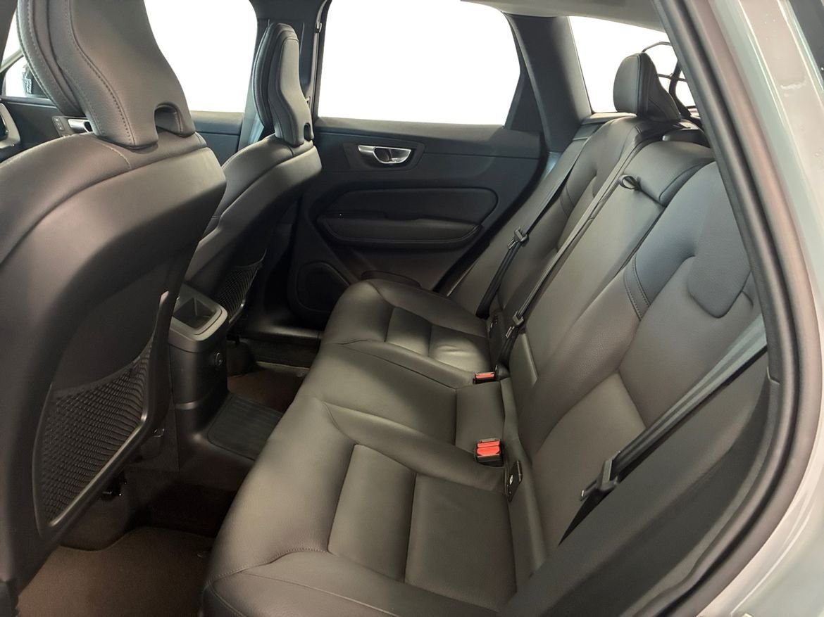 Volvo XC60 T6 Plus Dark Edition 2025, photo 6/10