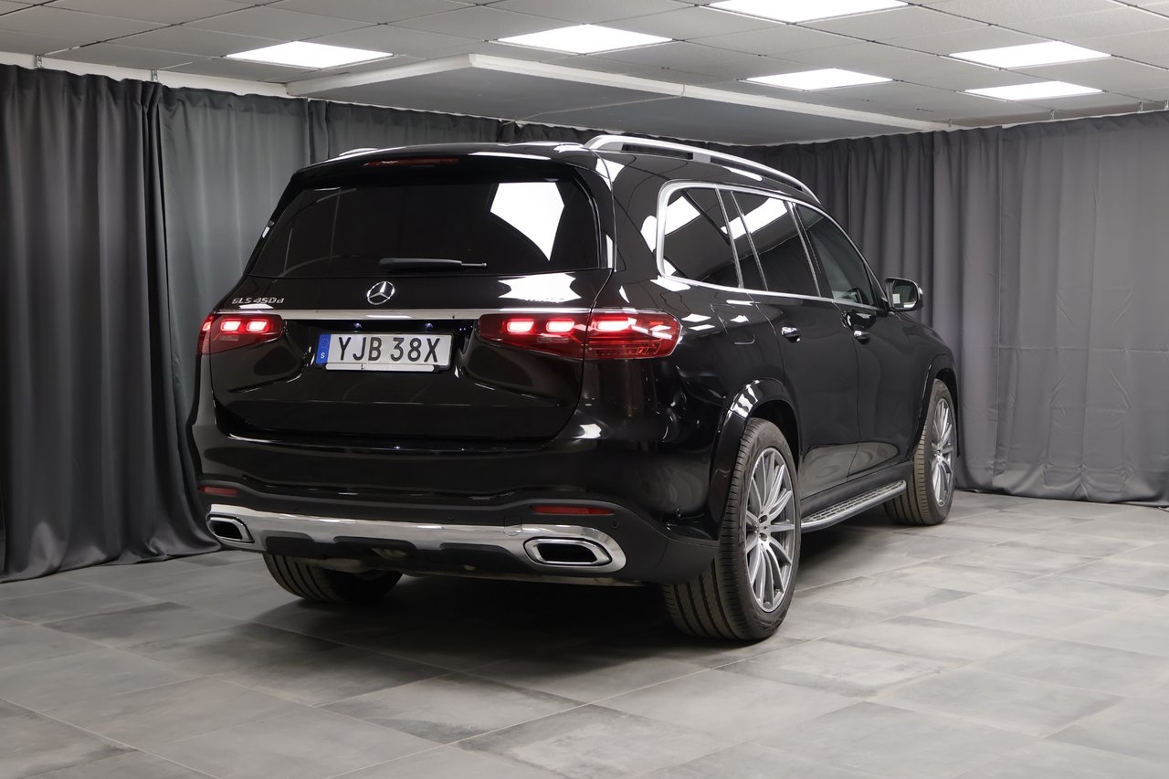 Mercedes-Benz GLS 2025, photo 2/10