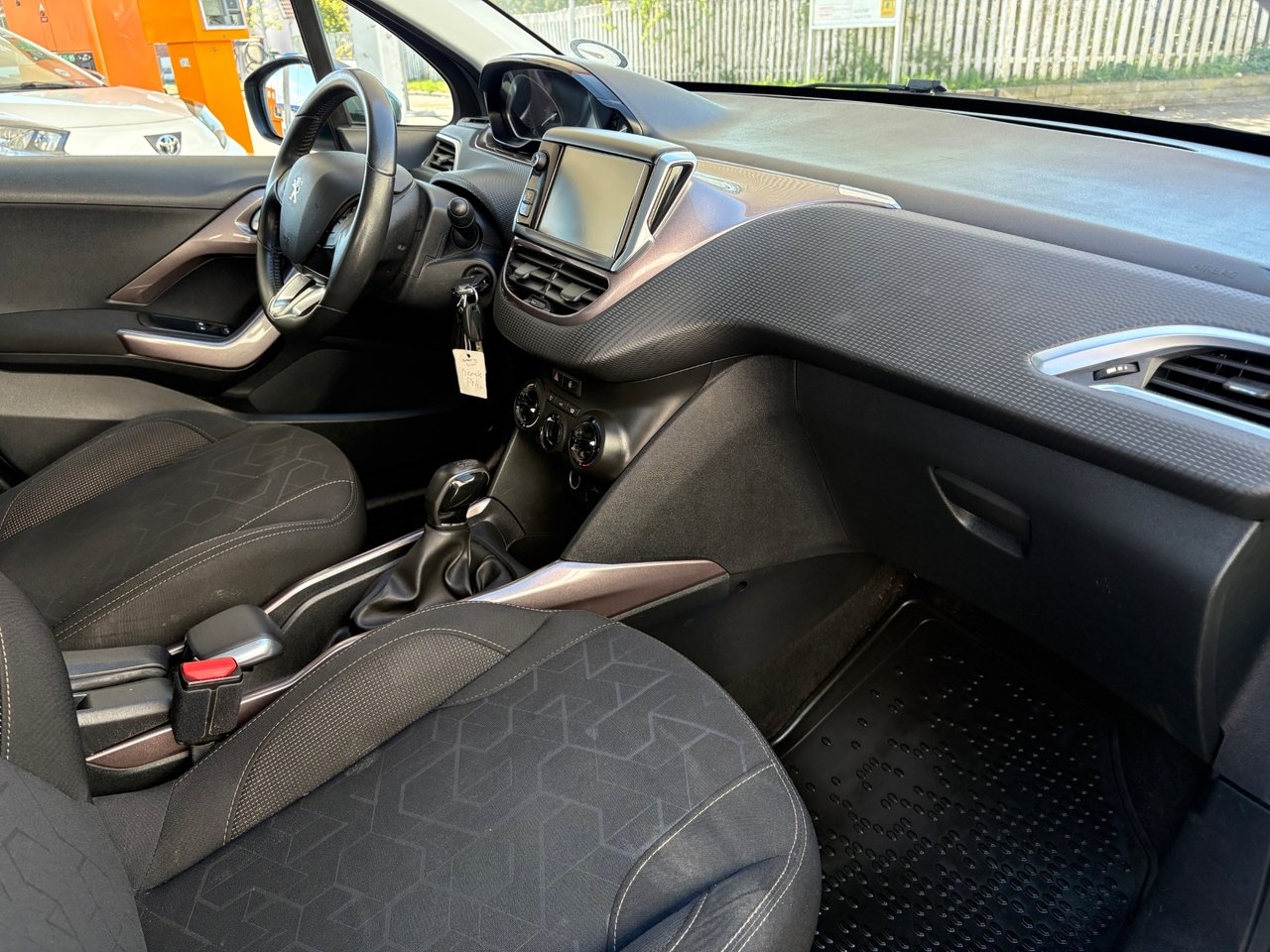 Peugeot 2008 1.2 VTi 2014, bild 5/8