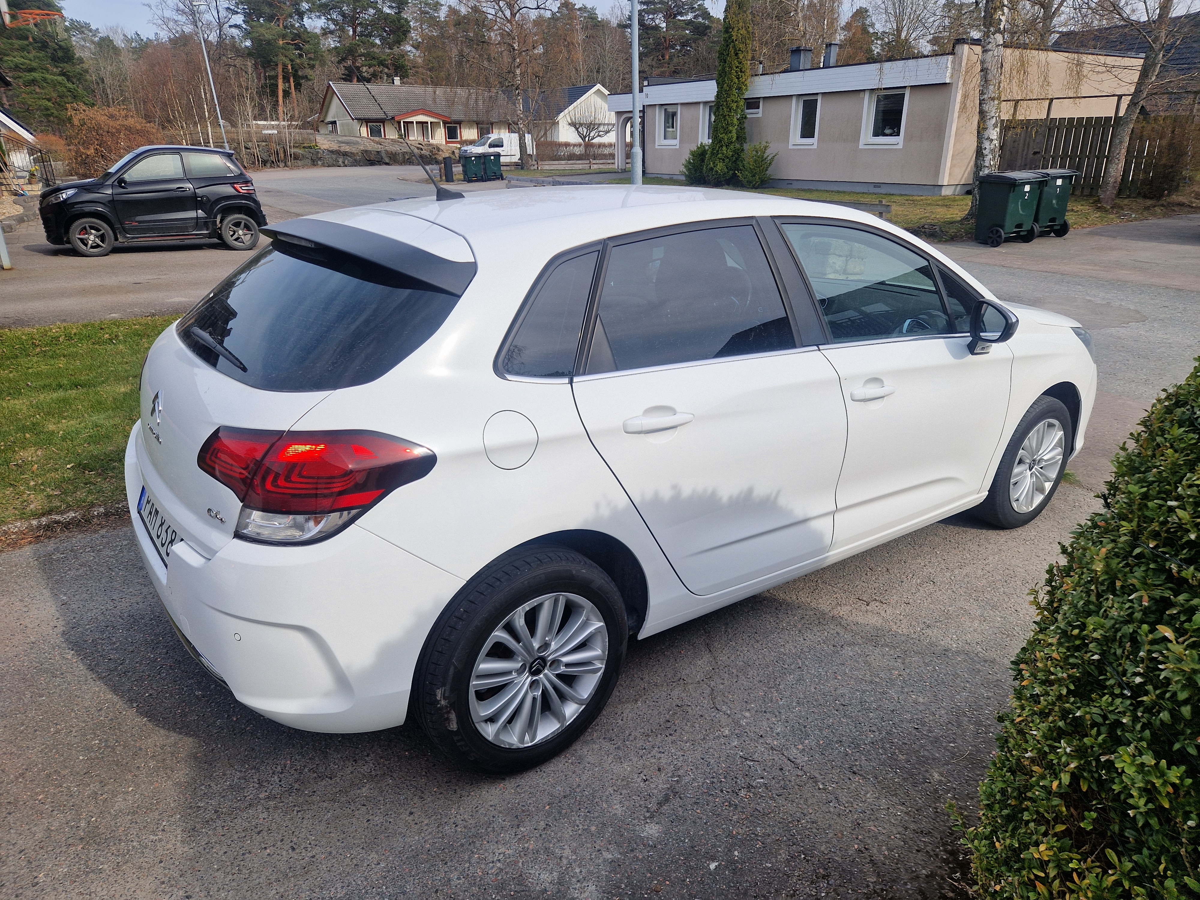 Citroen C4 1.2 e-THP Manuell 2016, kuva 2/8