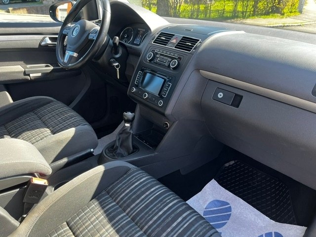 Volkswagen Touran 2011, bild 6/11