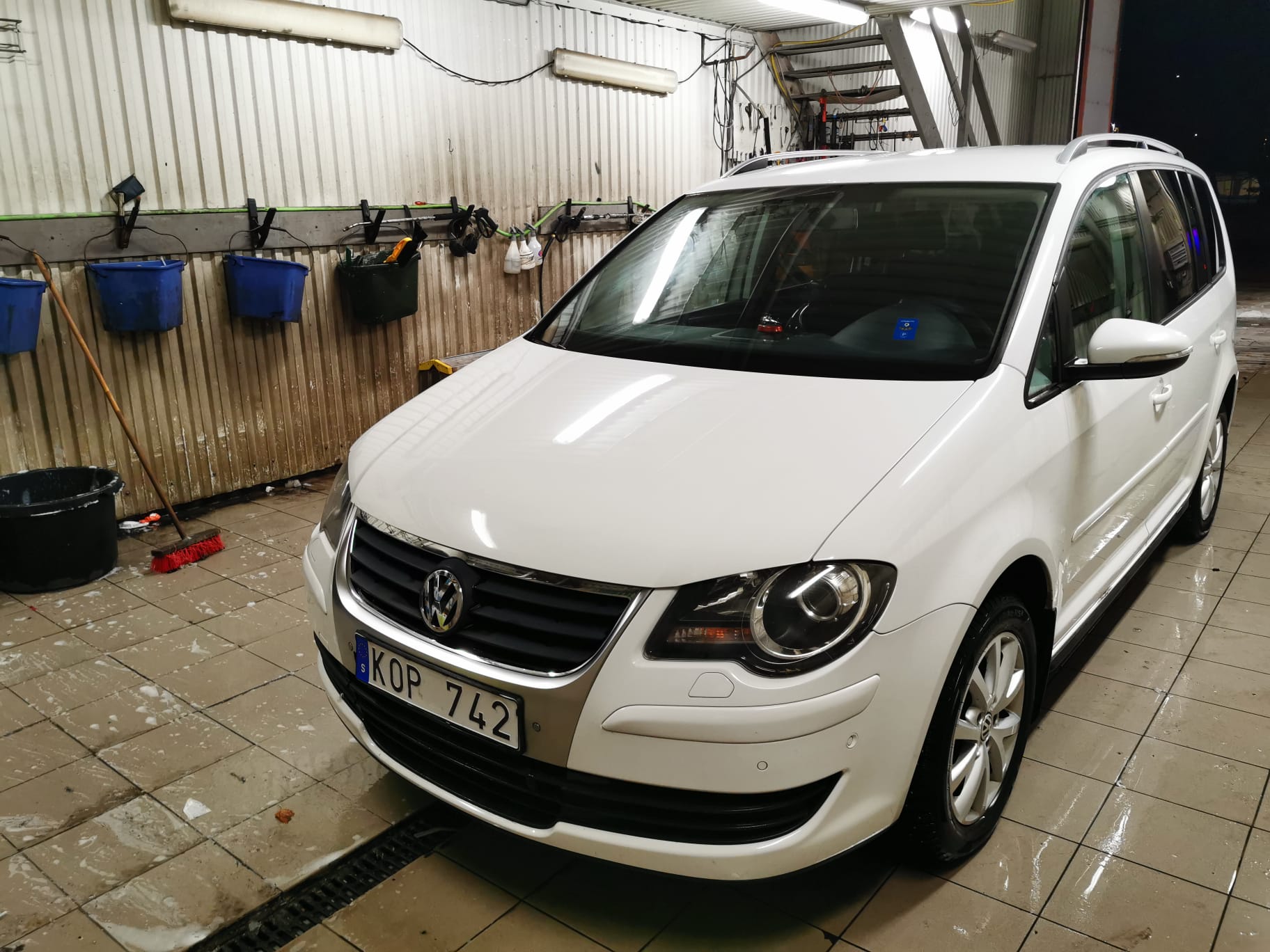 Volkswagen Touran 2010, photo 6/8
