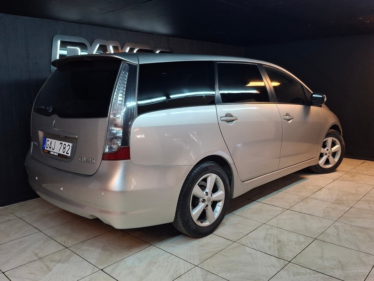 Mitsubishi Grandis 7-seater 2.0 Di-D DPF 2008, kuva 6/9