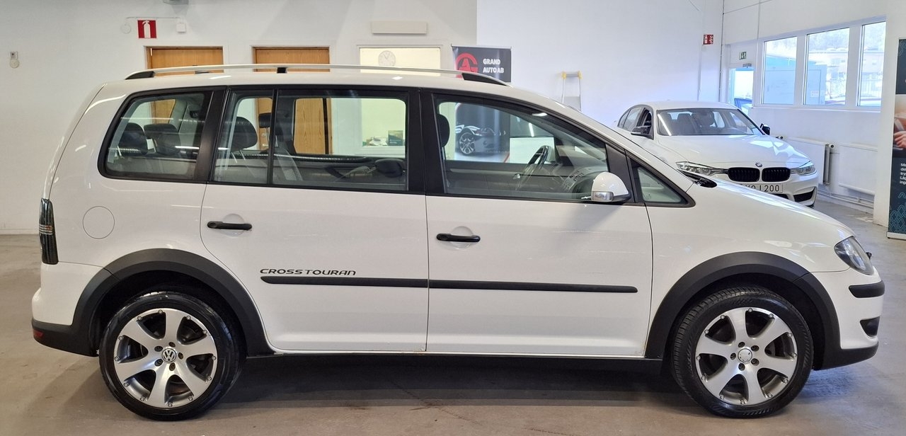 Volkswagen Touran 2009, photo 6/21