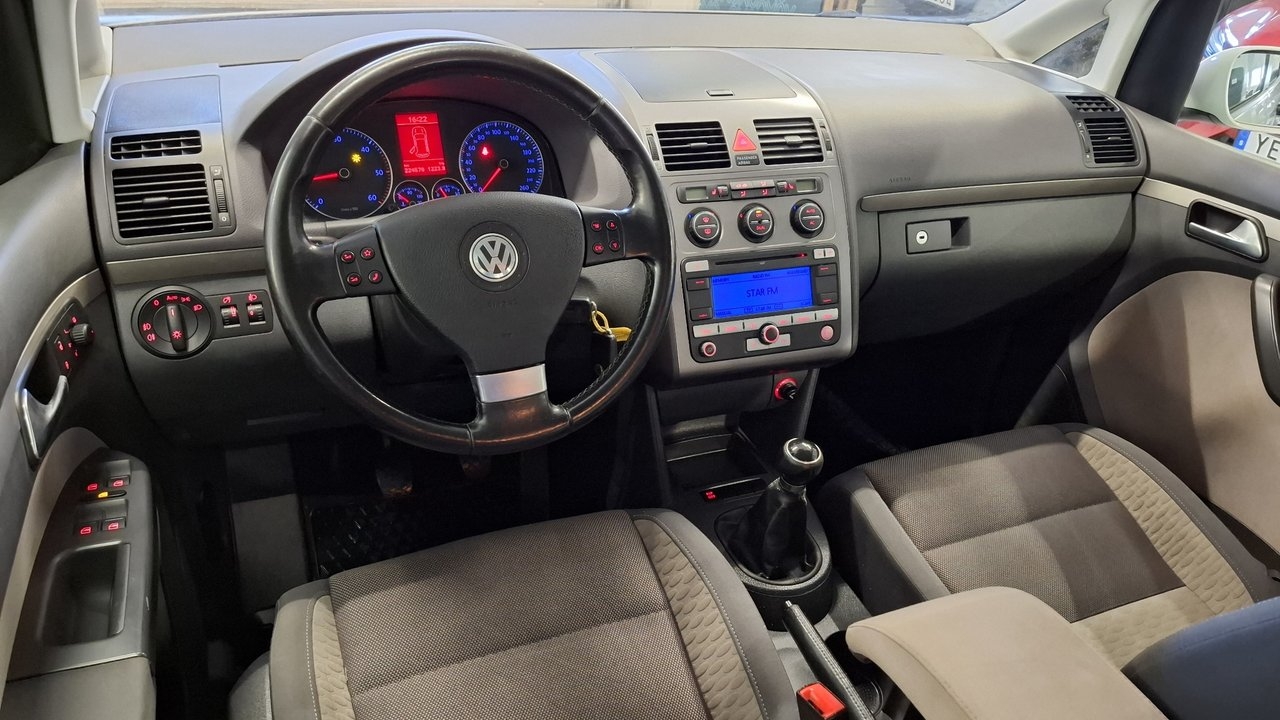 Volkswagen Touran 2009, photo 2/21