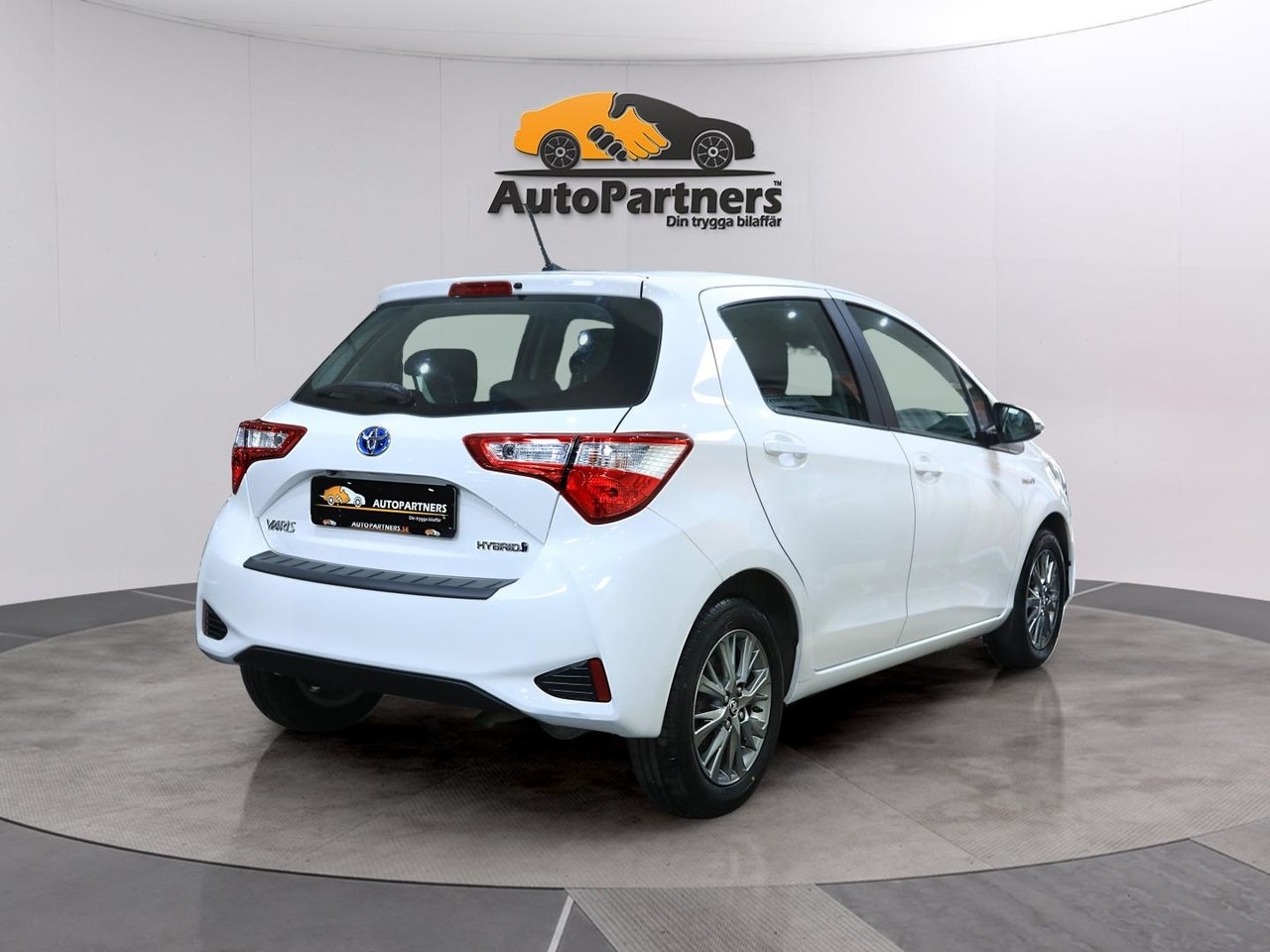 Toyota Yaris Hybrid e-CVT 2018, bild 6/16