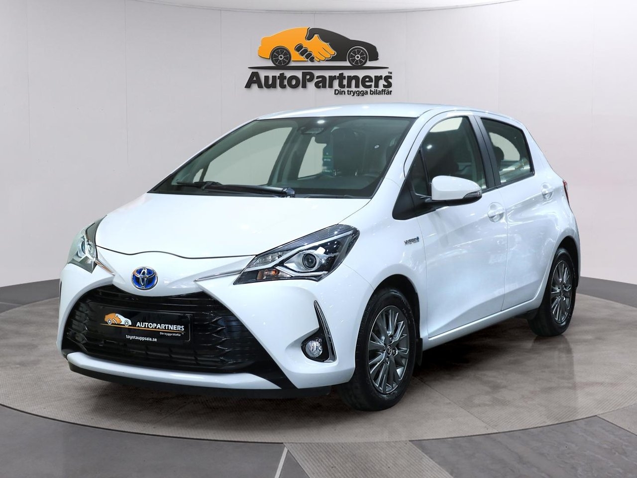 Toyota Yaris Hybrid e-CVT 2018, bild 2/16