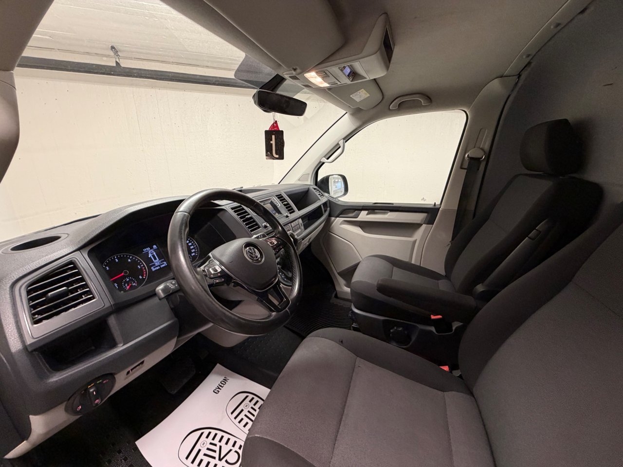 Volkswagen Transporter 2017, bild 7/8