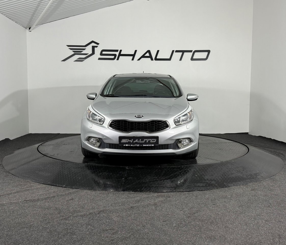 Kia Ceed cee'd 1.6 CRDi EX Comfort 2013, bild 2/10