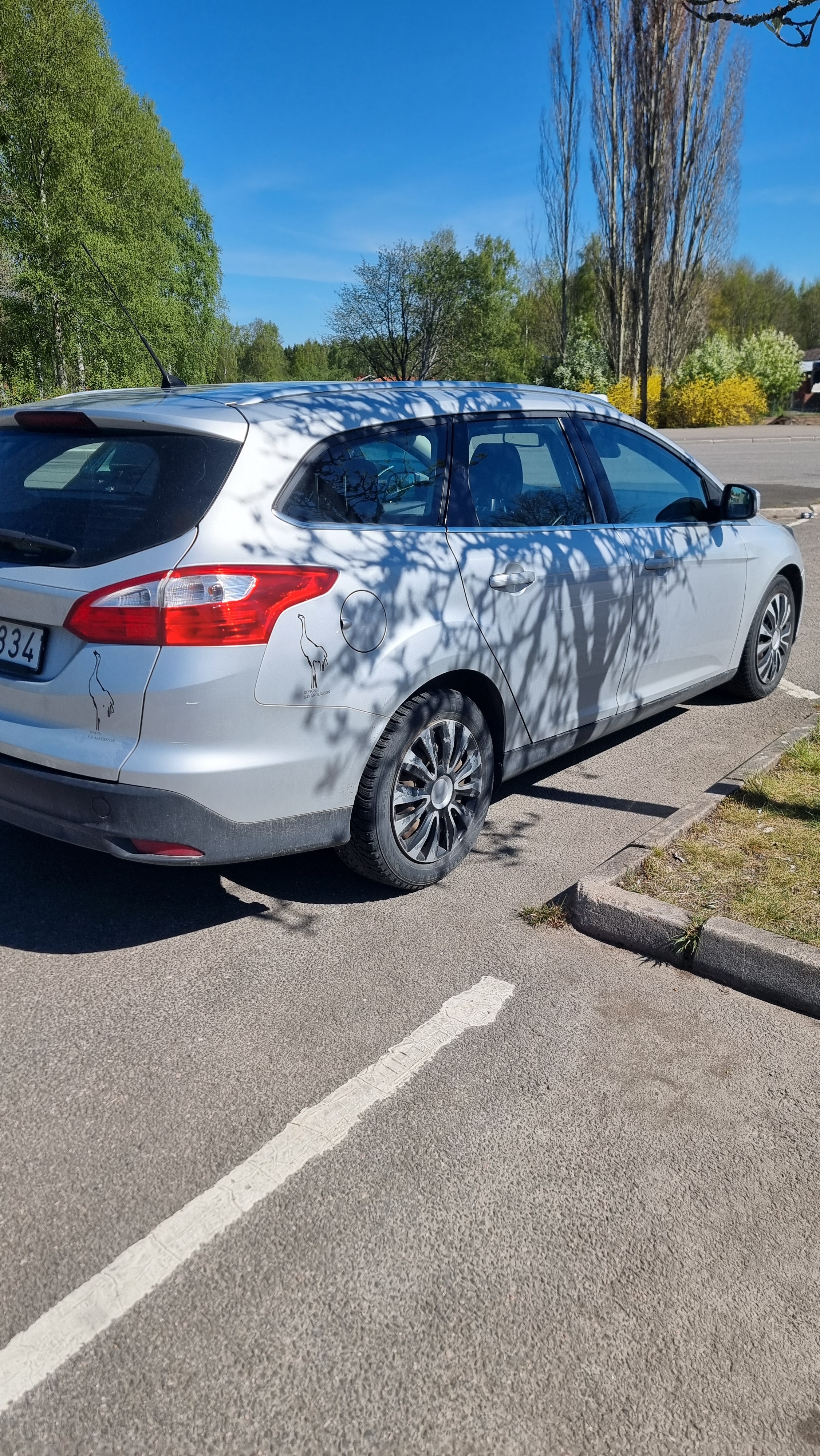 Ford Focus Kombi 1.6 TDCi Manuell 2013, bild 2/6