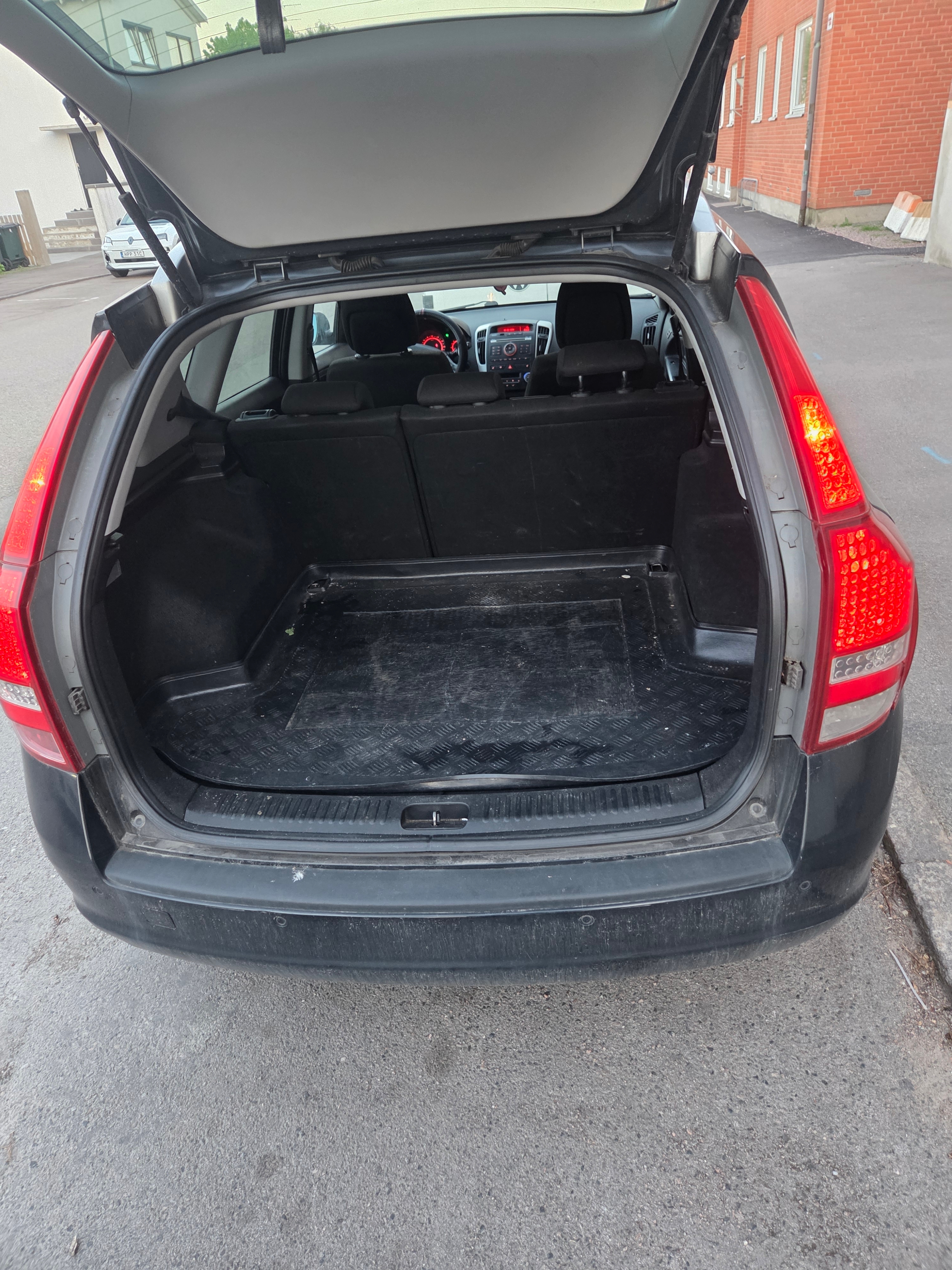 Kia Ceed _sw 1.6 CRDi Manuell 2010, bild 3/10