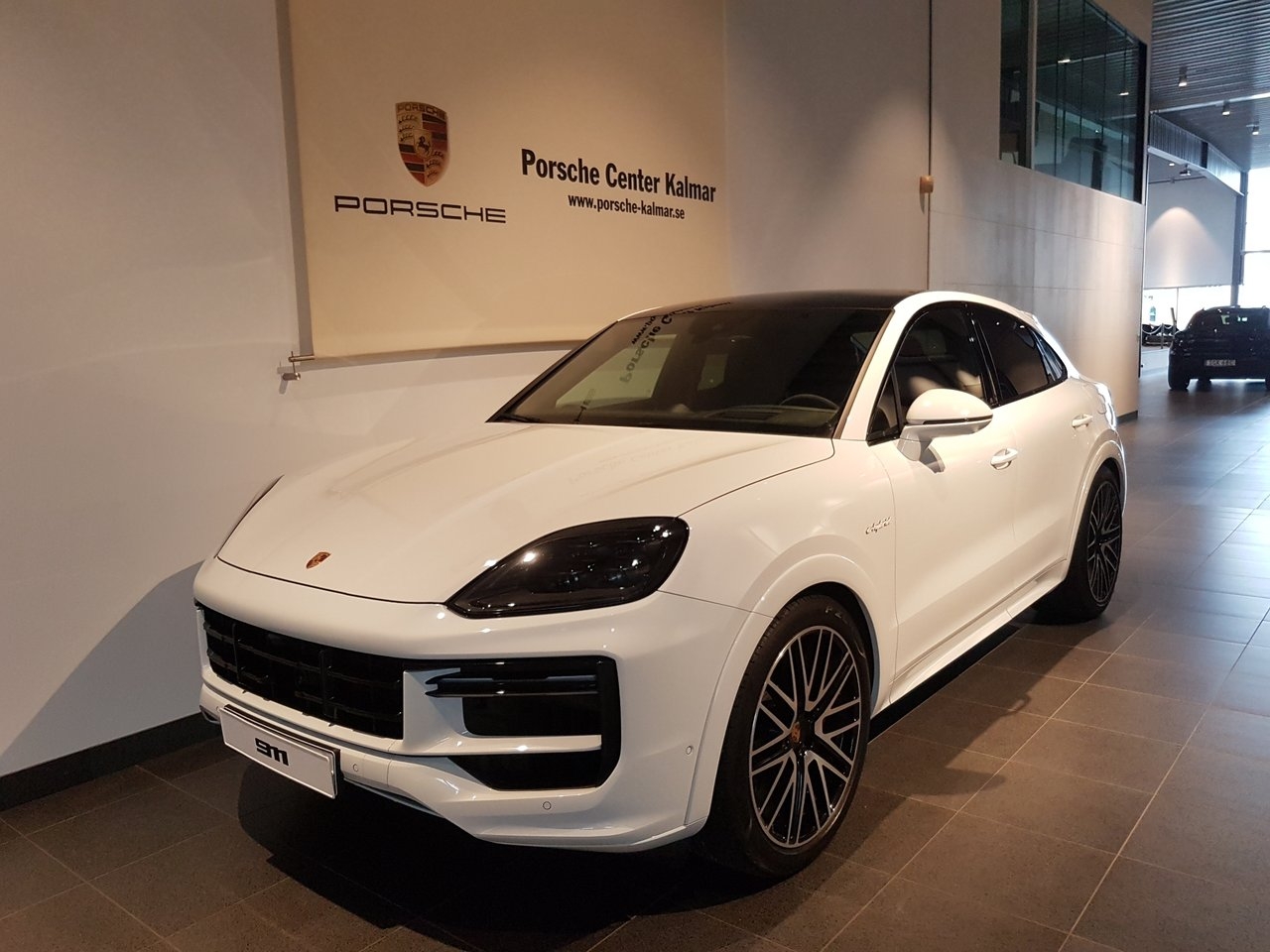 Porsche Cayenne Turbo E-Hybrid Coupé 2024, bild 2/12