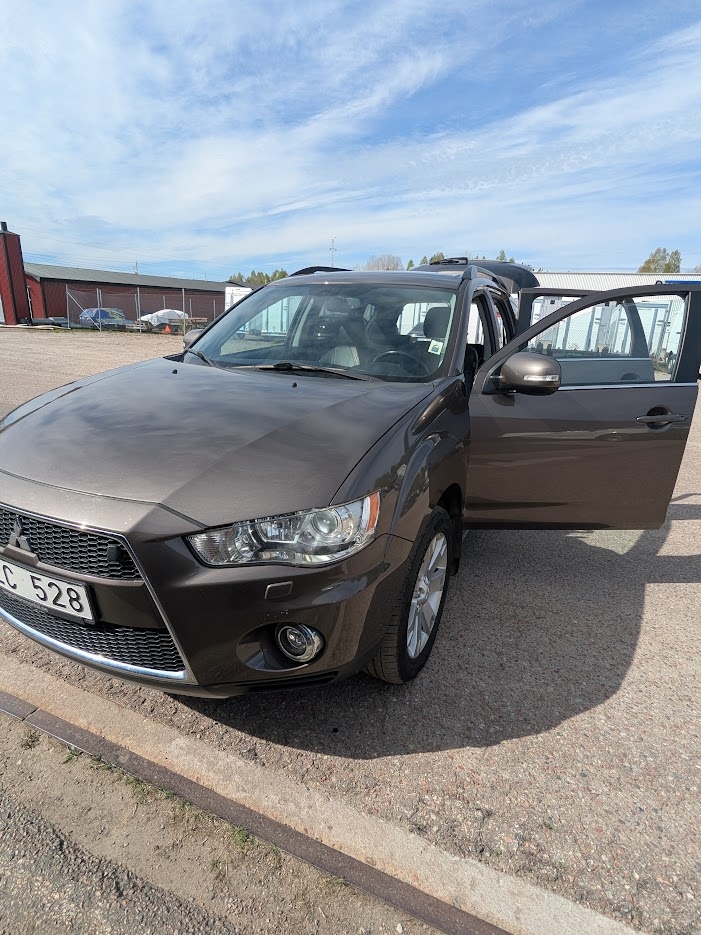 Mitsubishi Outlander 2012, bild 2/10