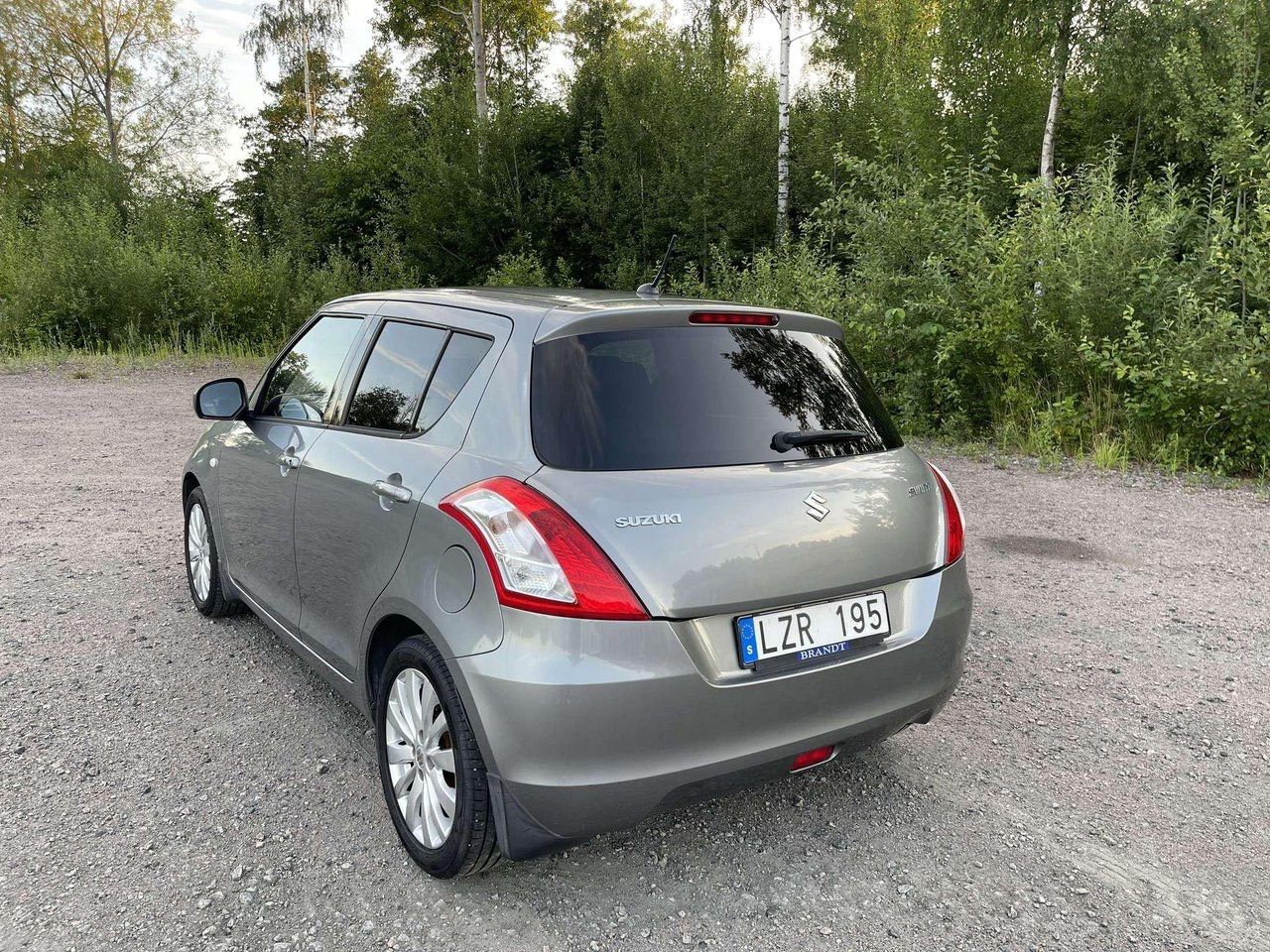 Suzuki Swift 1.2 2011, bild 2/3