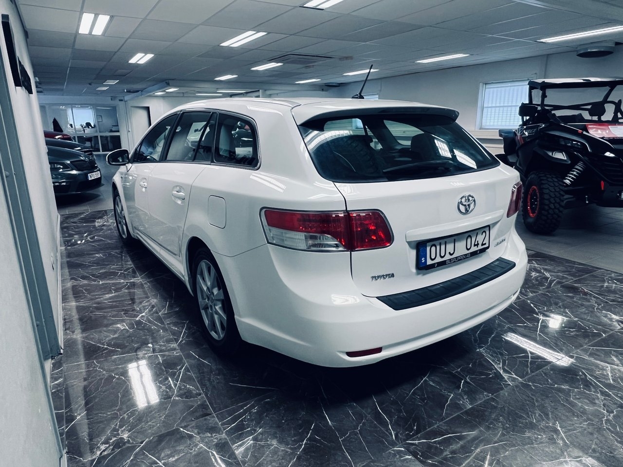Toyota Avensis 2.2 D-4D Business 2009, bild 5/10