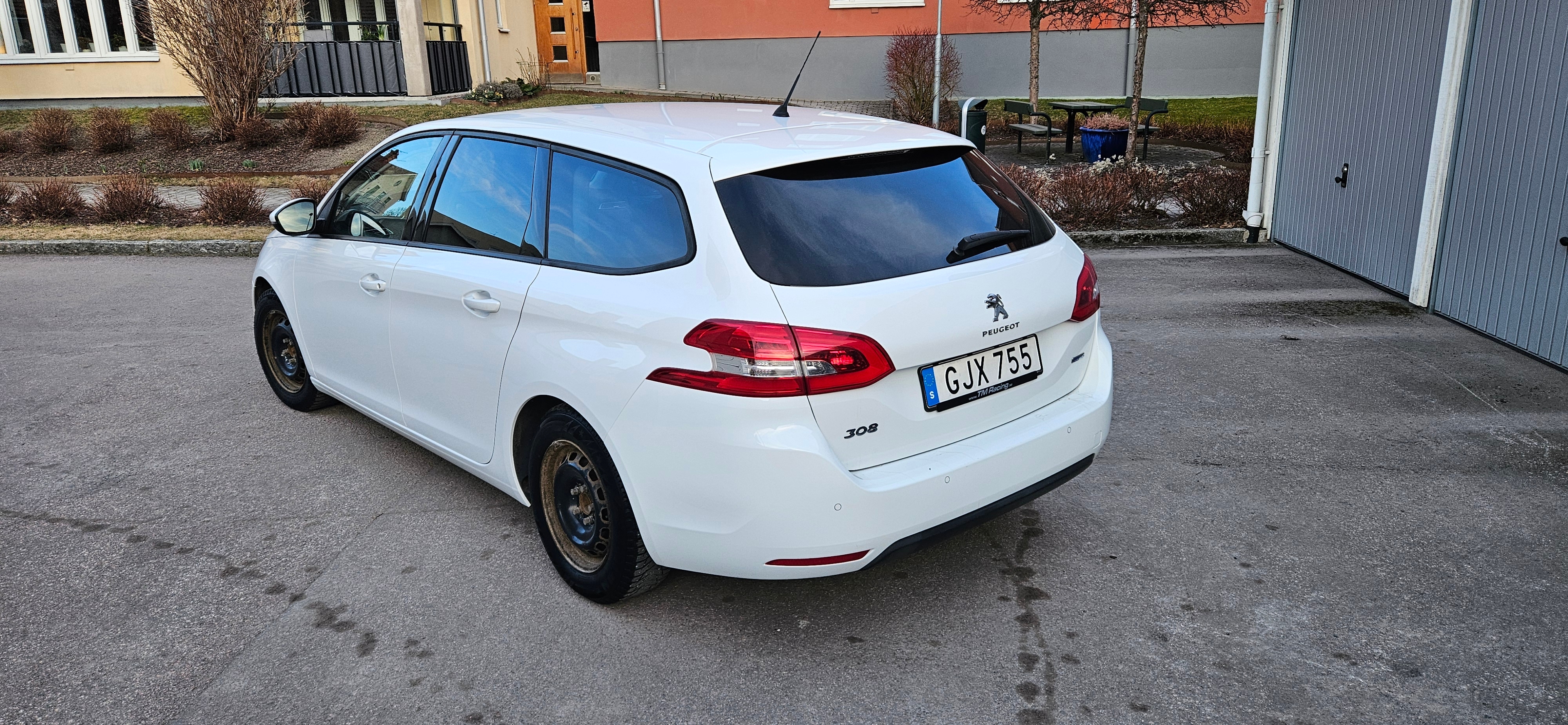 Peugeot 308 SW 1.2 PureTech 110 Manuell 2016, bild 3/5