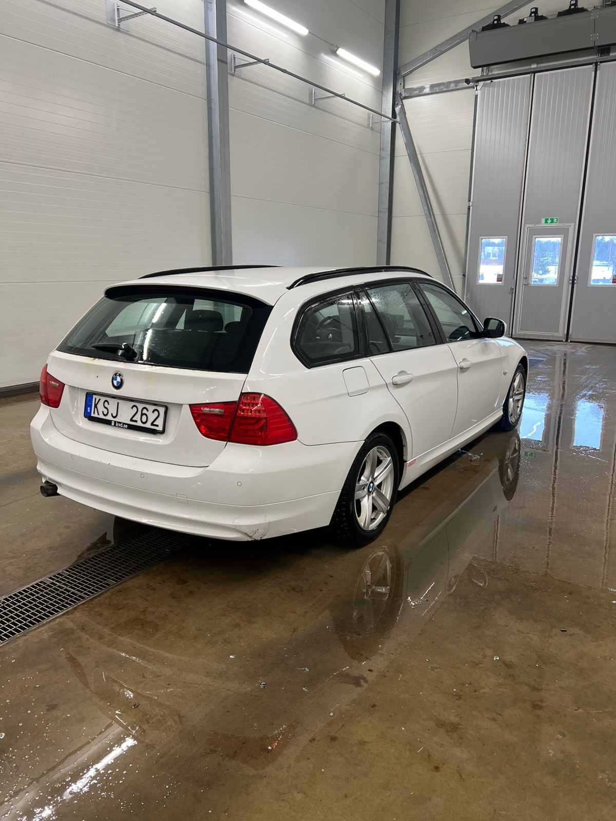 BMW 318 d Touring Manuell 2010, kuva 2/7