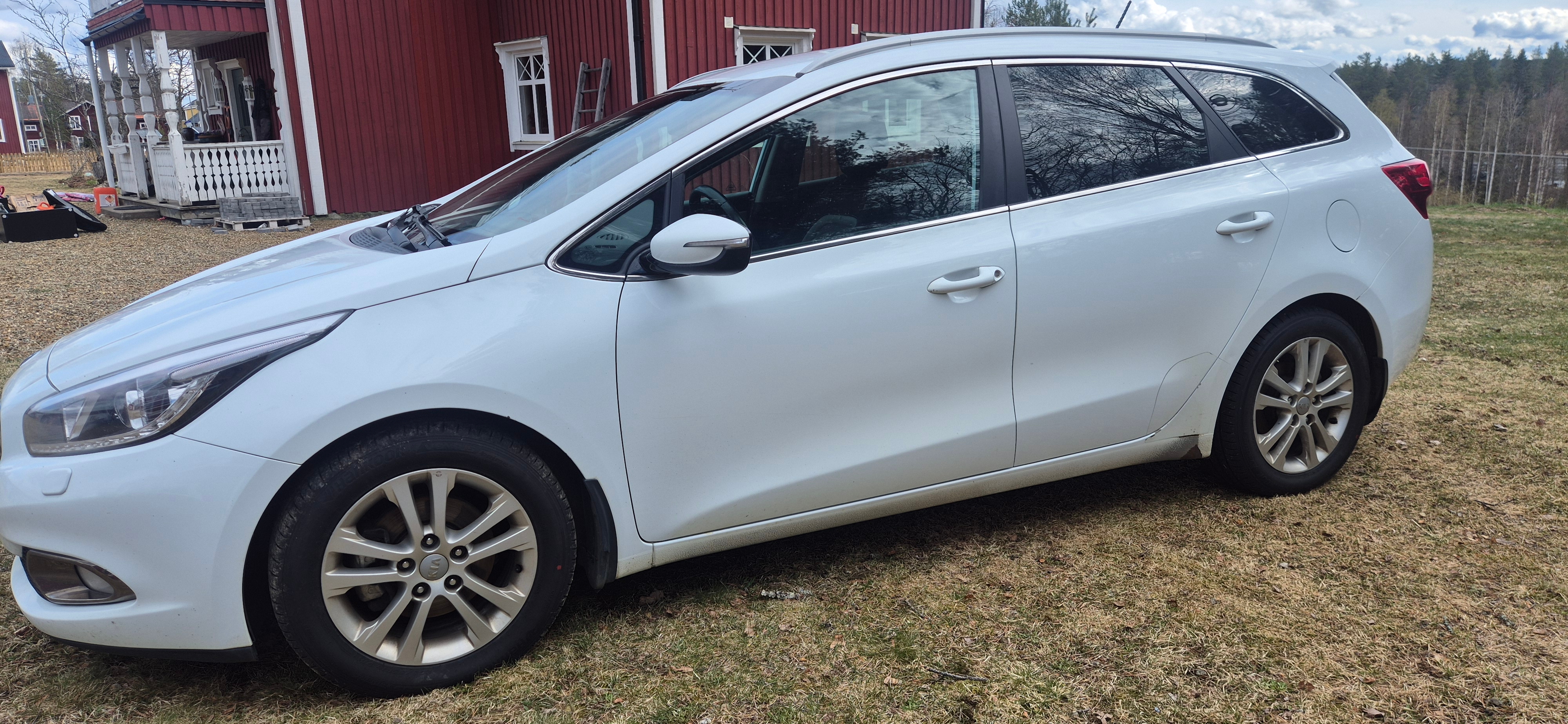 Kia Ceed _sw 1.6 CRDi Manuell 2013, bild 4/8