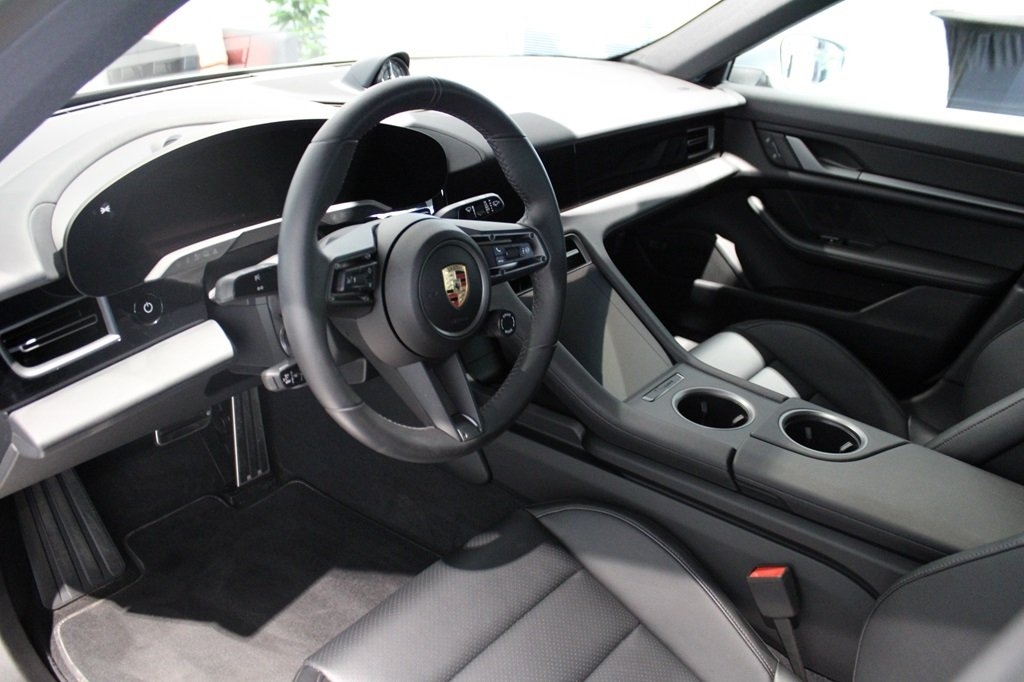 Porsche Taycan Sport Turismo 2025, photo 7/10