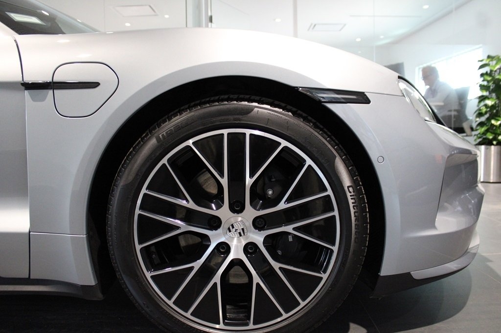 Porsche Taycan Sport Turismo 2025, photo 5/10