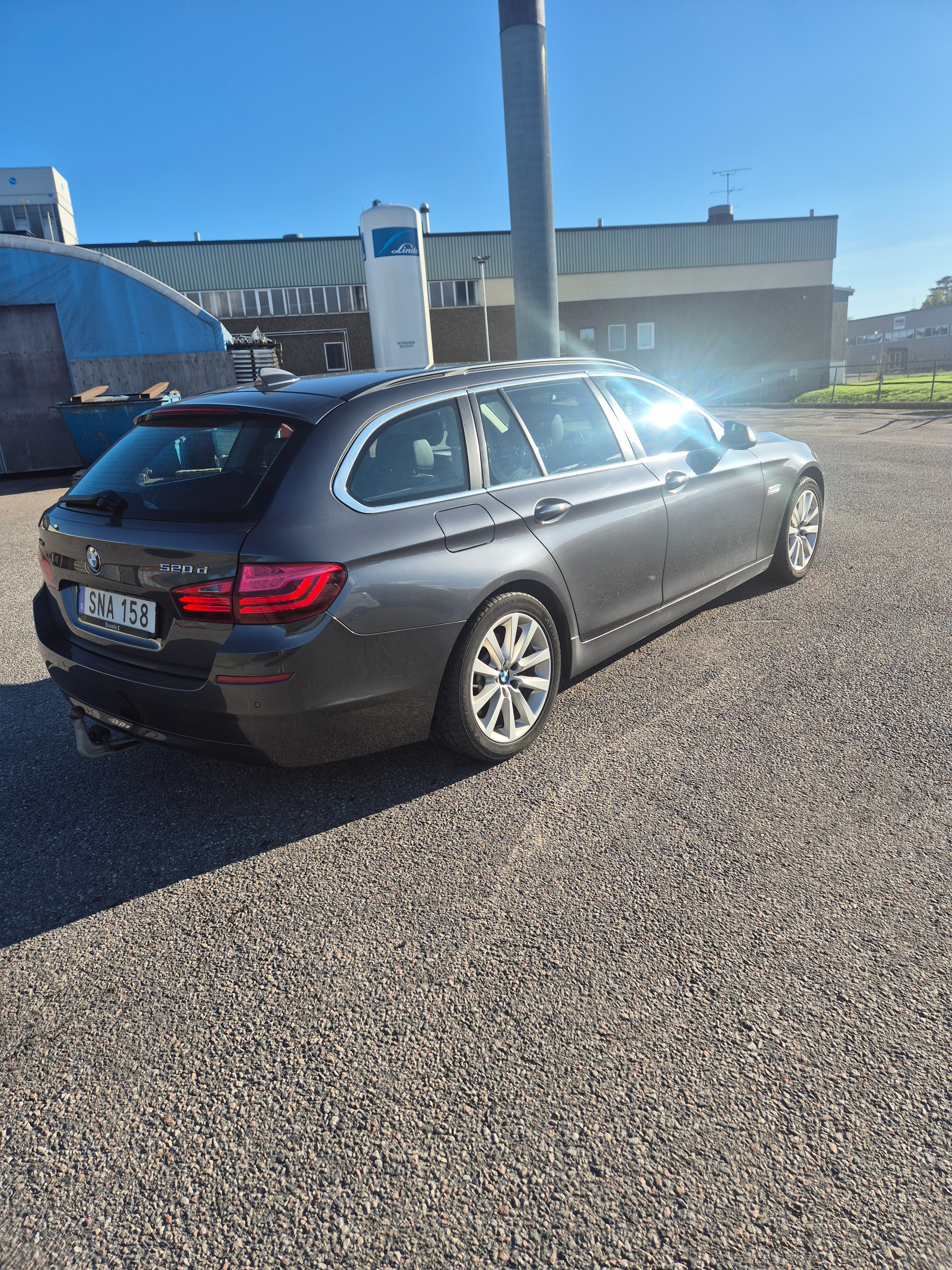 BMW 520 d xDrive Touring Steptronic 2016, bild 2/4