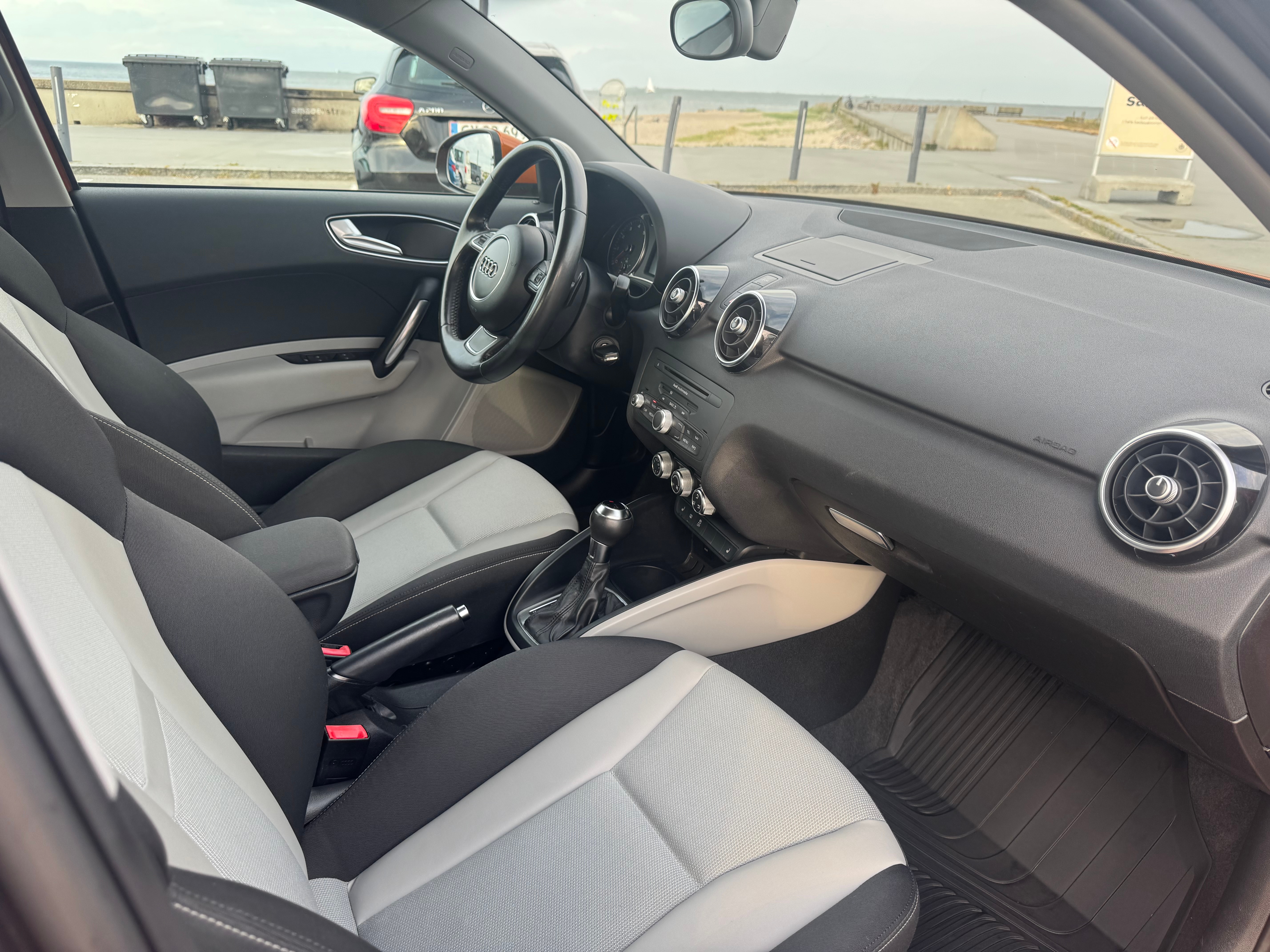 Audi A1 Sportback 1.4 TFSI S Tronic 2013, bild 6/9