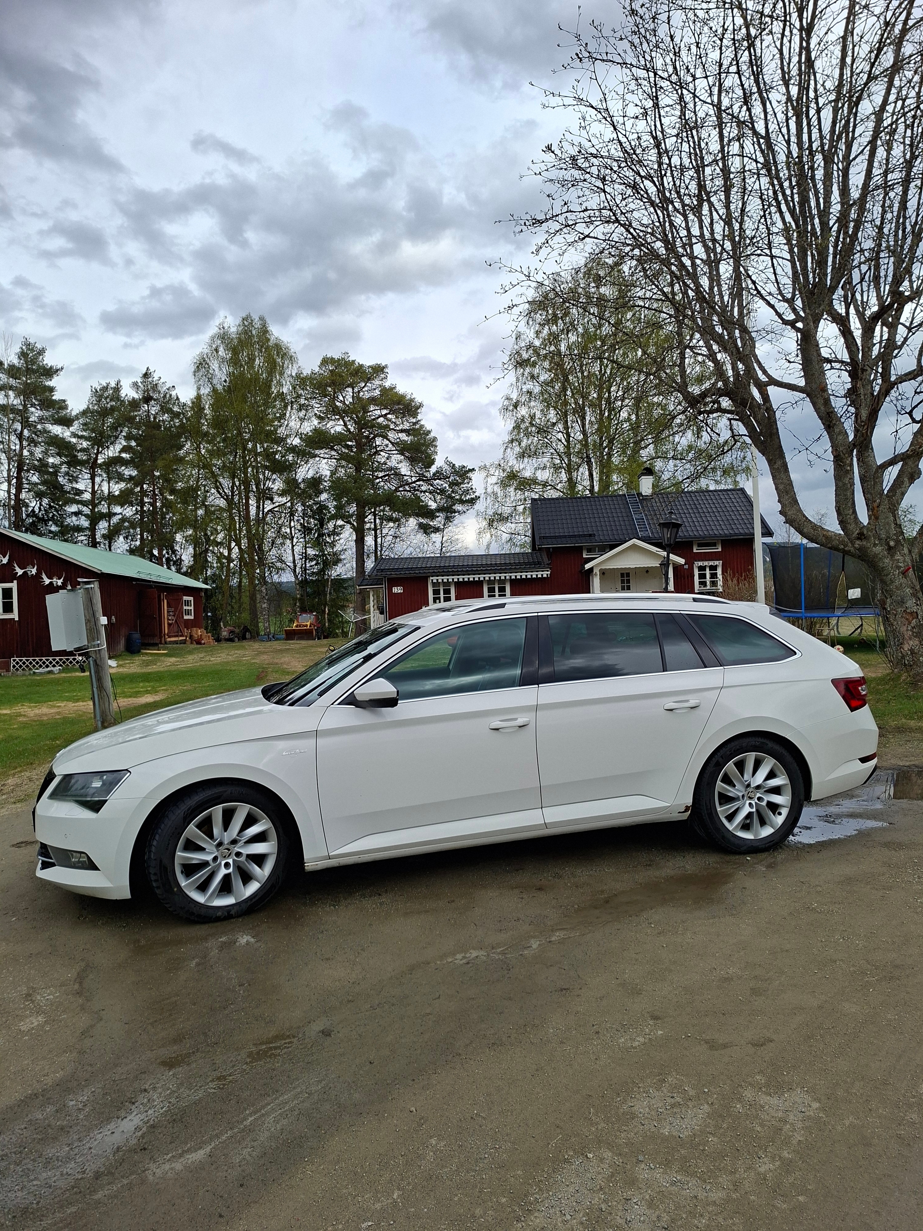 Skoda Superb 2018, bild 3/8