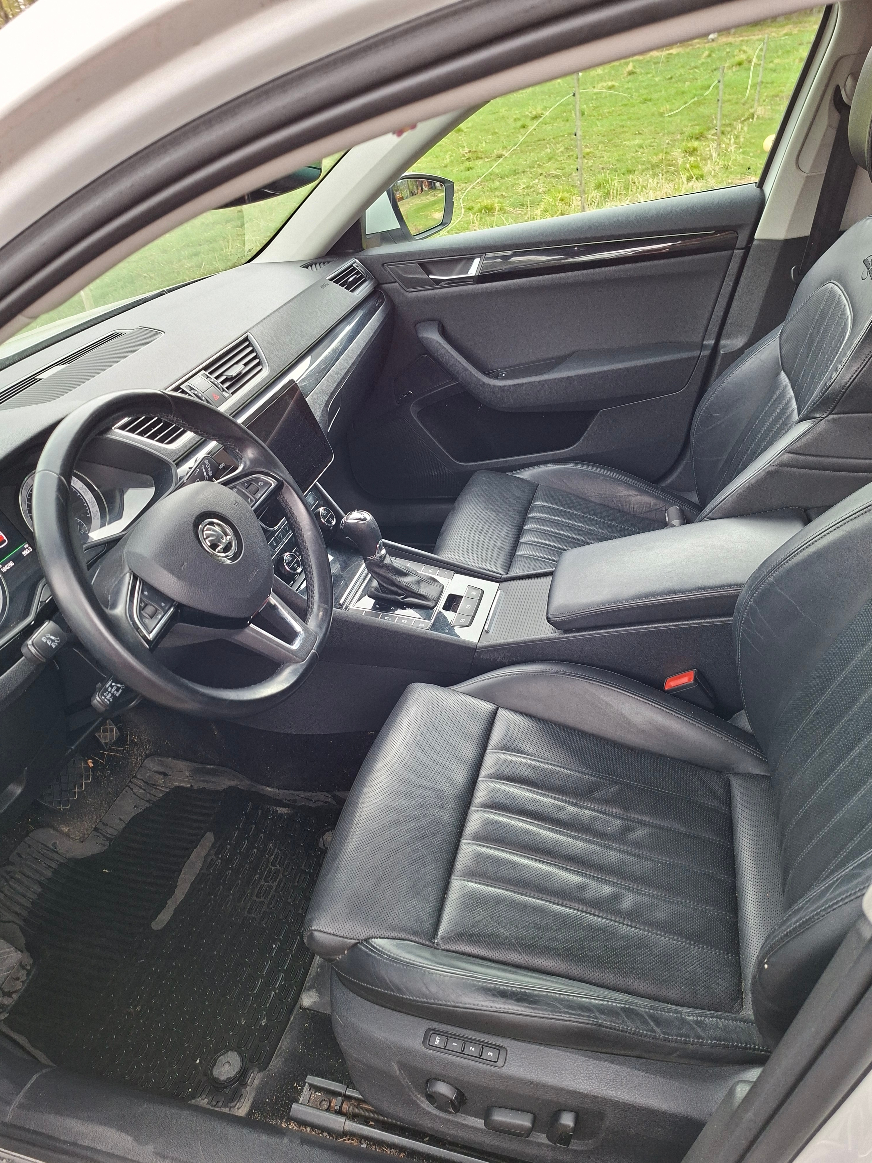 Skoda Superb 2018, bild 7/8