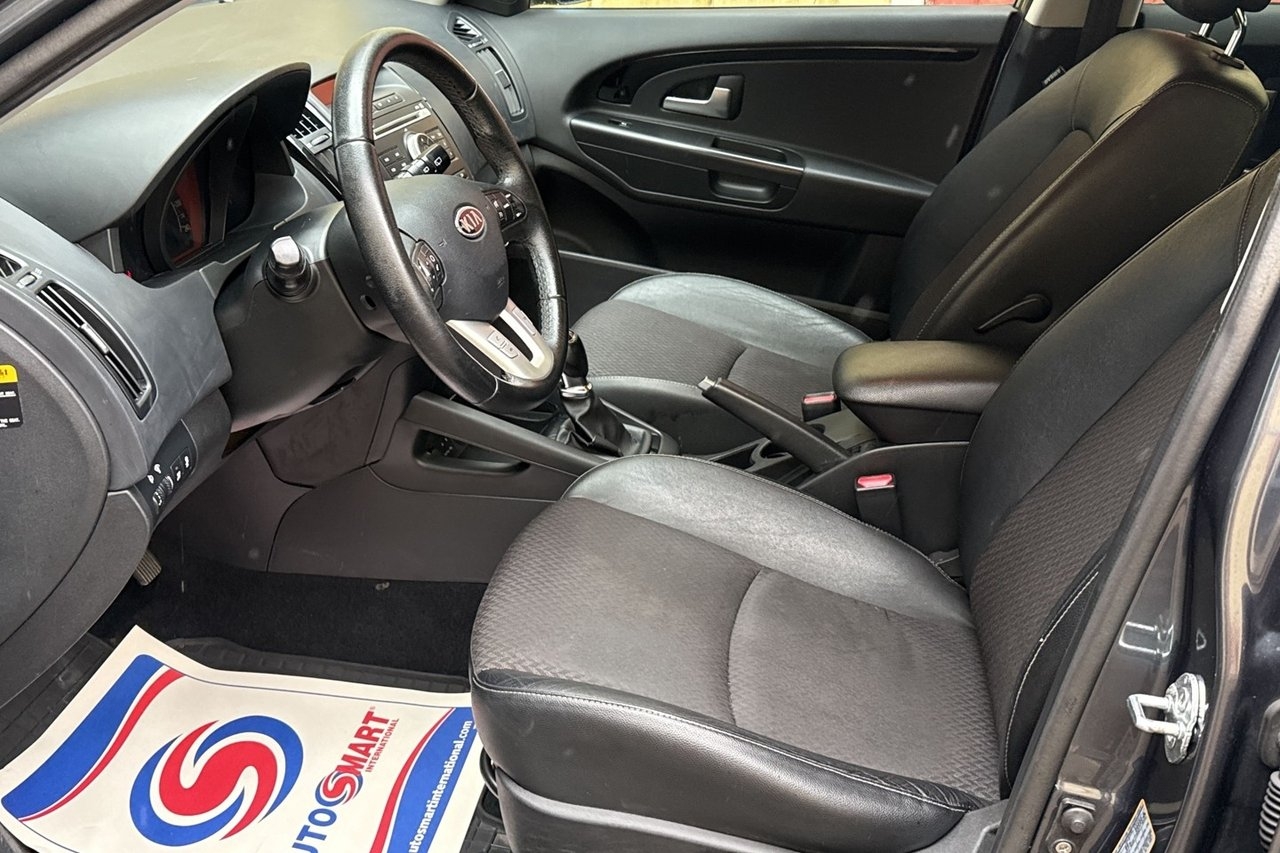 Kia Ceed 2012, bild 6/8