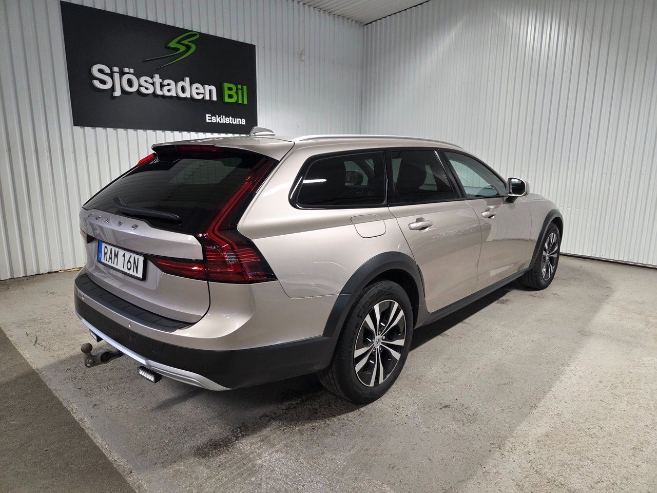 Volvo V90 Cross Country 2024, photo 4/10