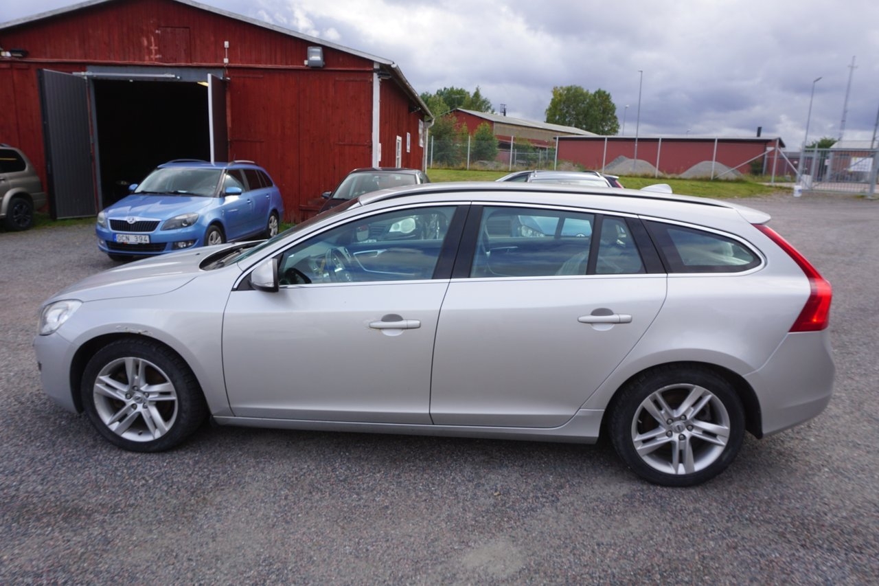 Volvo V60 D3 Momentum Drag 2013, kuva 4/8