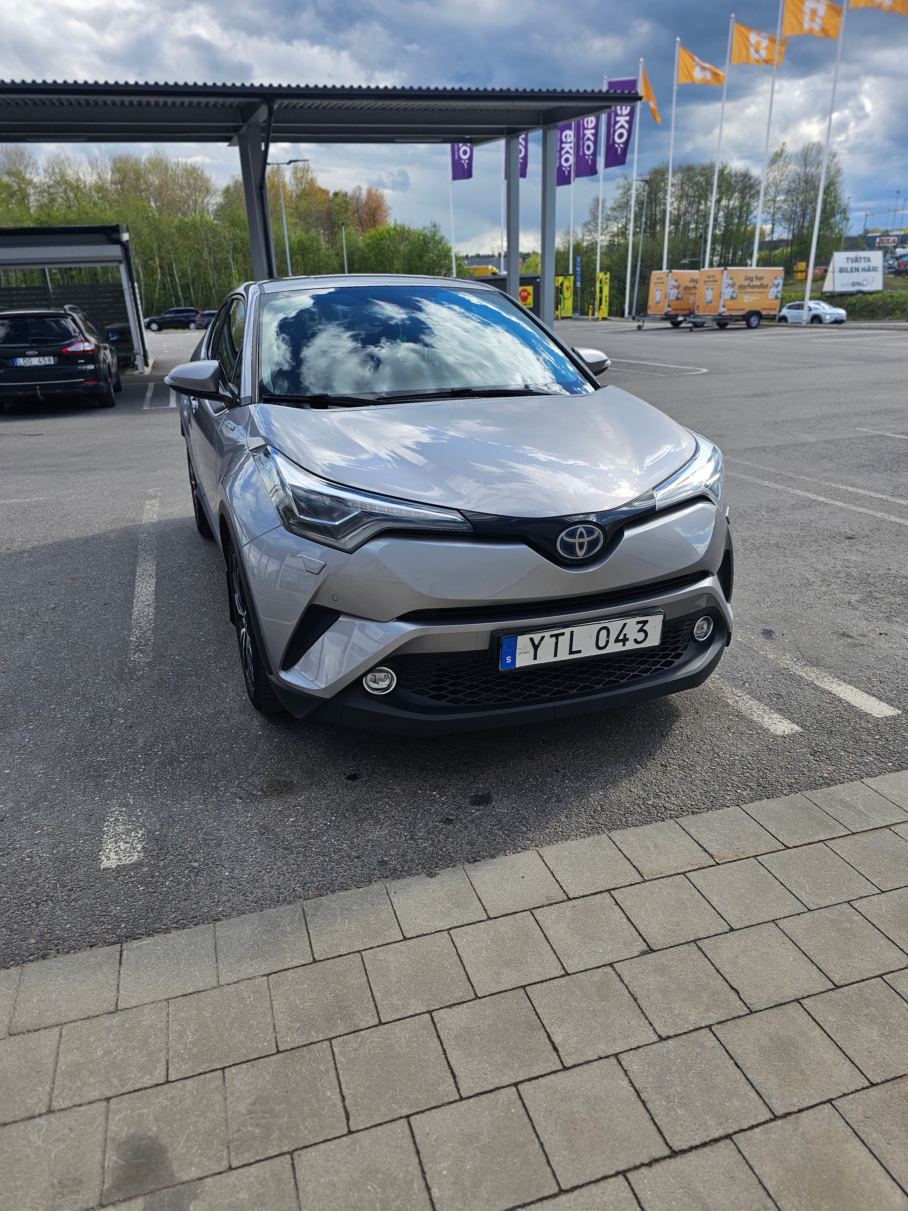 Toyota C-HR Hybrid CVT 2018, bild 2/9