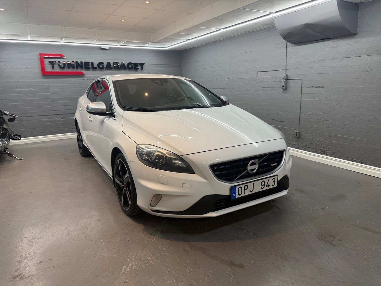 Volvo V40 D3 R-Design 150HK 2014, kuva 2/24