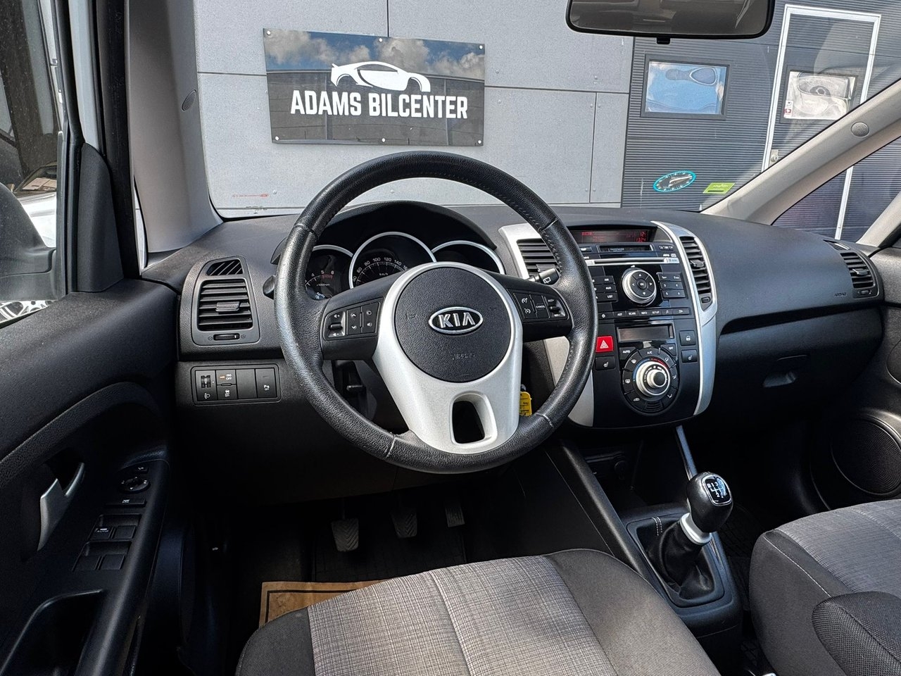 Kia Venga 2010, bild 7/10