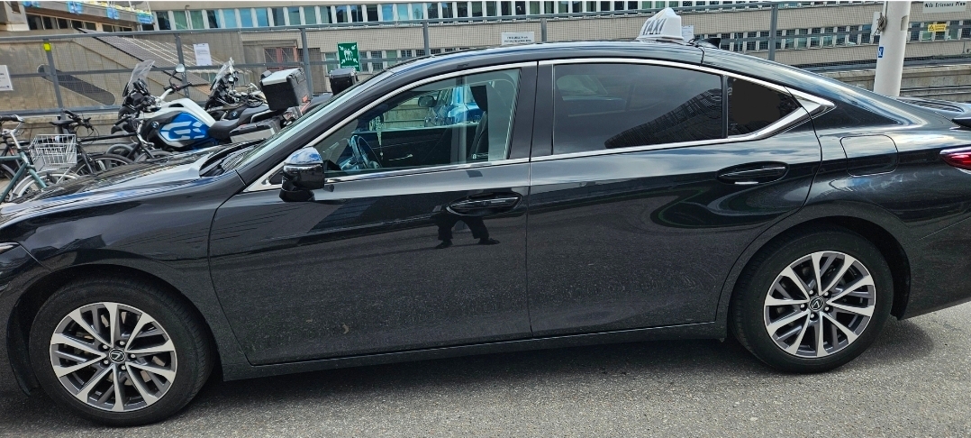 Lexus ES 300h 2023, bild 2/9
