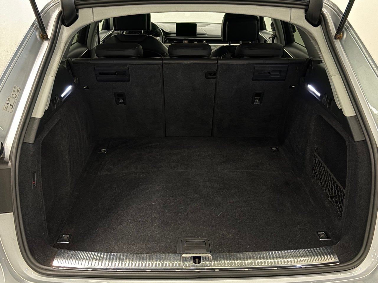 Audi A4 2019, kuva 6/10