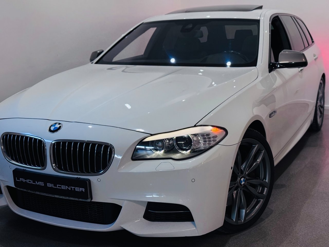 BMW M550d xDrive Touring M Sport 2012, bild 3/10